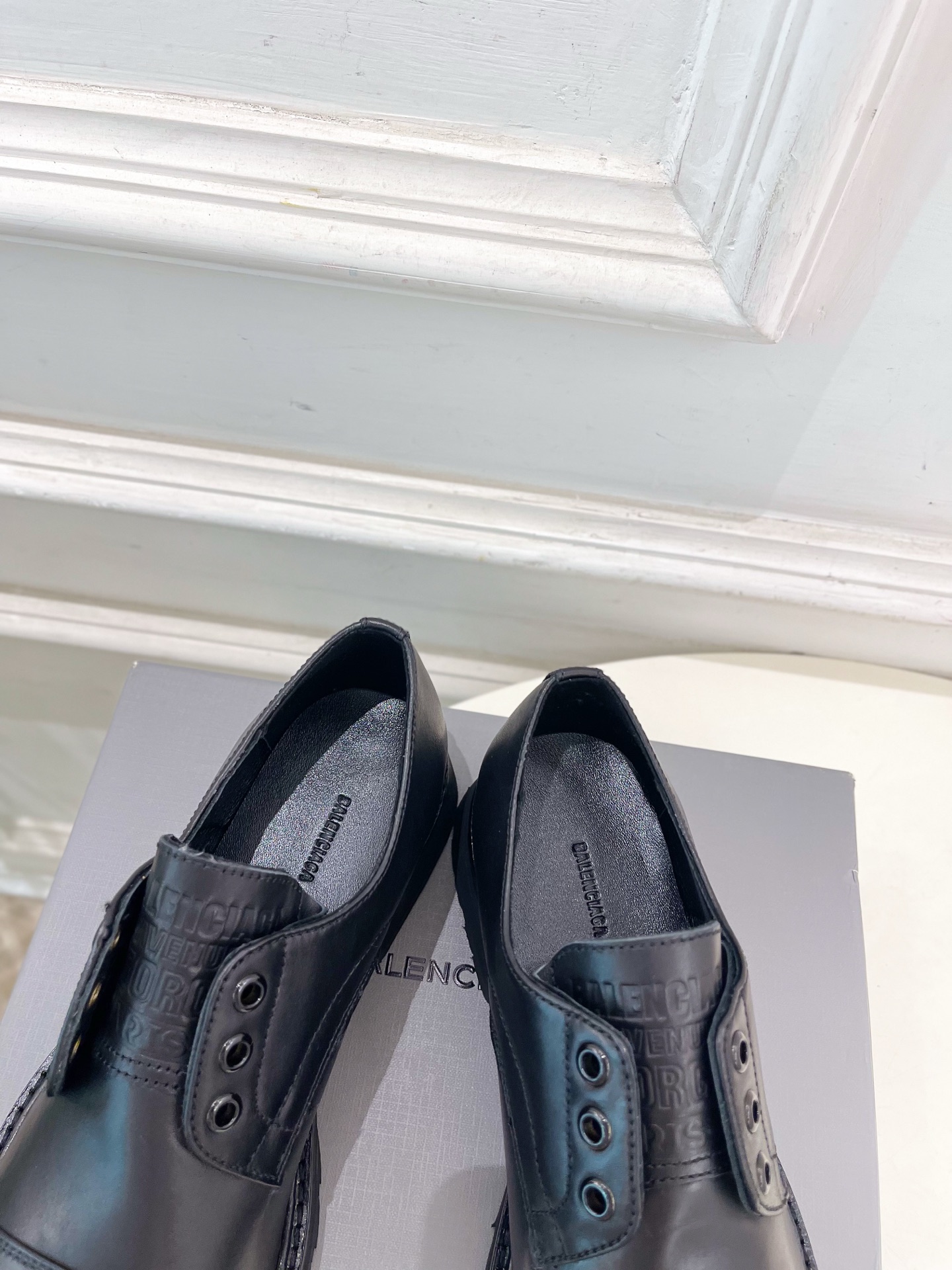Balenciaga | 巴黎世家 25𝐬𝐬 ⭐️2025秋冬新品情侣款厚底乐福鞋超火爆 众明星网红潮人