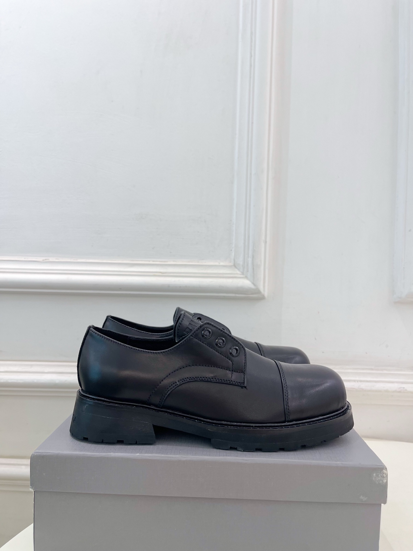Balenciaga | 巴黎世家 25𝐬𝐬 ⭐️2025秋冬新品情侣款厚底乐福鞋超火爆 众明星网红潮人