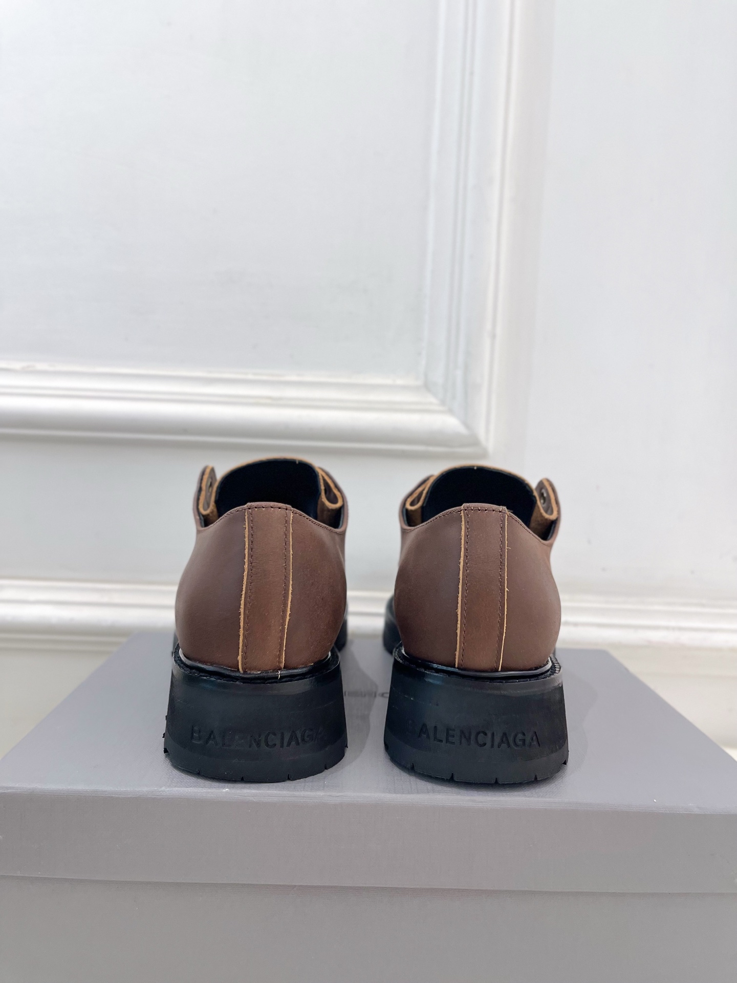 Balenciaga | 巴黎世家 25𝐬𝐬 ⭐️2025秋冬新品情侣款厚底乐福鞋超火爆 众明星网红潮人