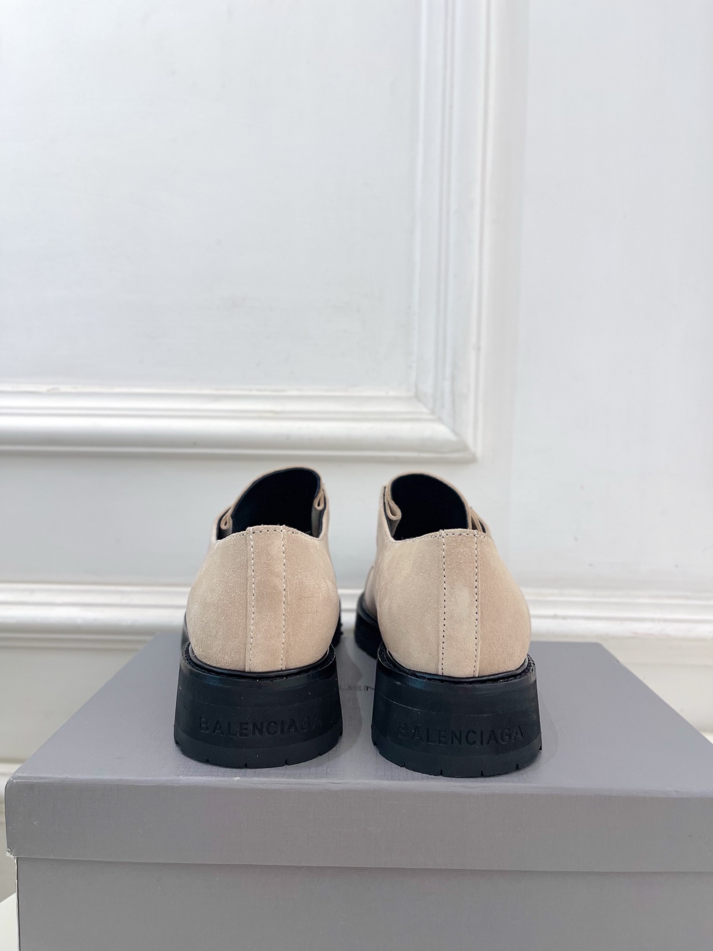 Balenciaga | 巴黎世家 25𝐬𝐬 ⭐️2025秋冬新品情侣款厚底乐福鞋超火爆 众明星网红潮人