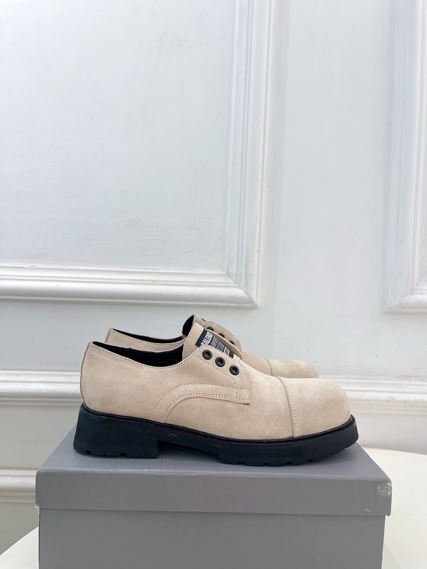 Balenciaga | 巴黎世家 25𝐬𝐬 ⭐️2025秋冬新品情侣款厚底乐福鞋超火爆 众明星网红潮人