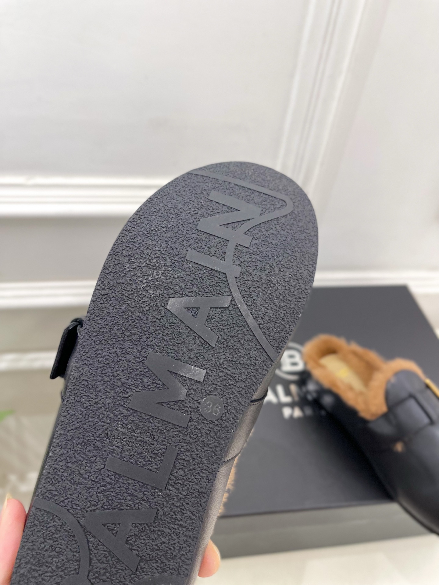 Balmain巴尔曼 代购级别⚠️2025秋冬新品 经典皮带扣半拖毛毛拖—————————顶级奢侈品牌 