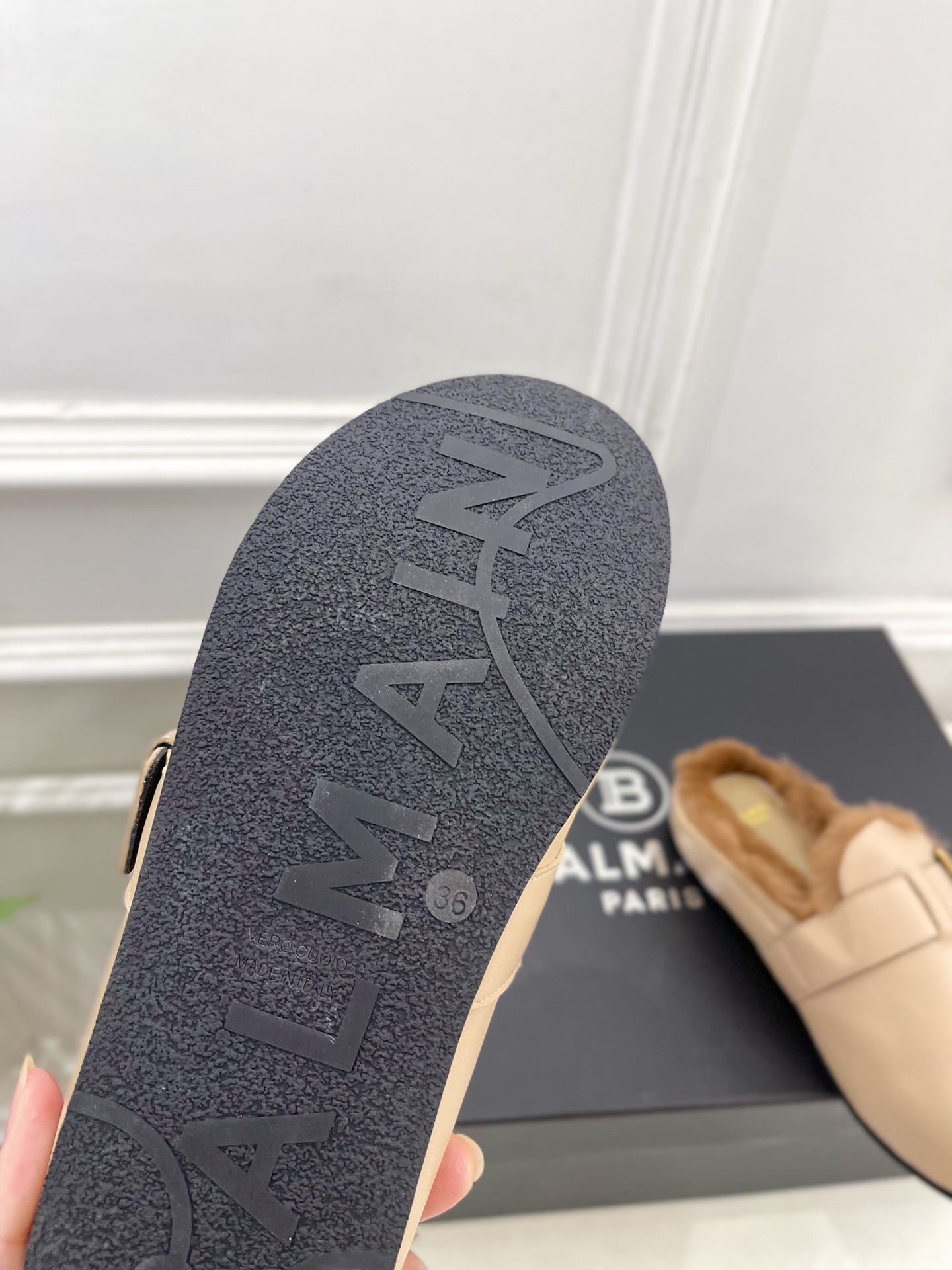 Balmain巴尔曼 代购级别⚠️2025秋冬新品 经典皮带扣半拖毛毛拖—————————顶级奢侈品牌 