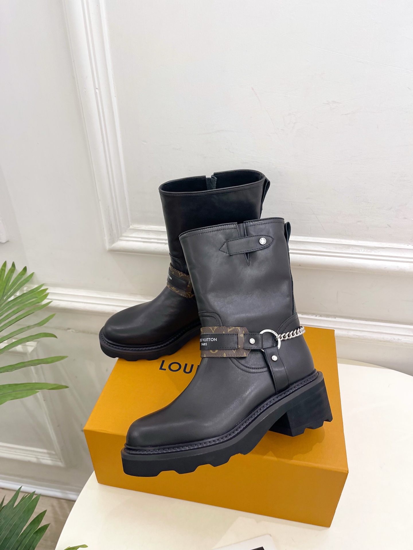 LV | 路易威登 25𝐬𝐬🧡💚2025秋冬新品 顶级版本⚠️专柜主打最新款 LV 经典老花链条扣带机车