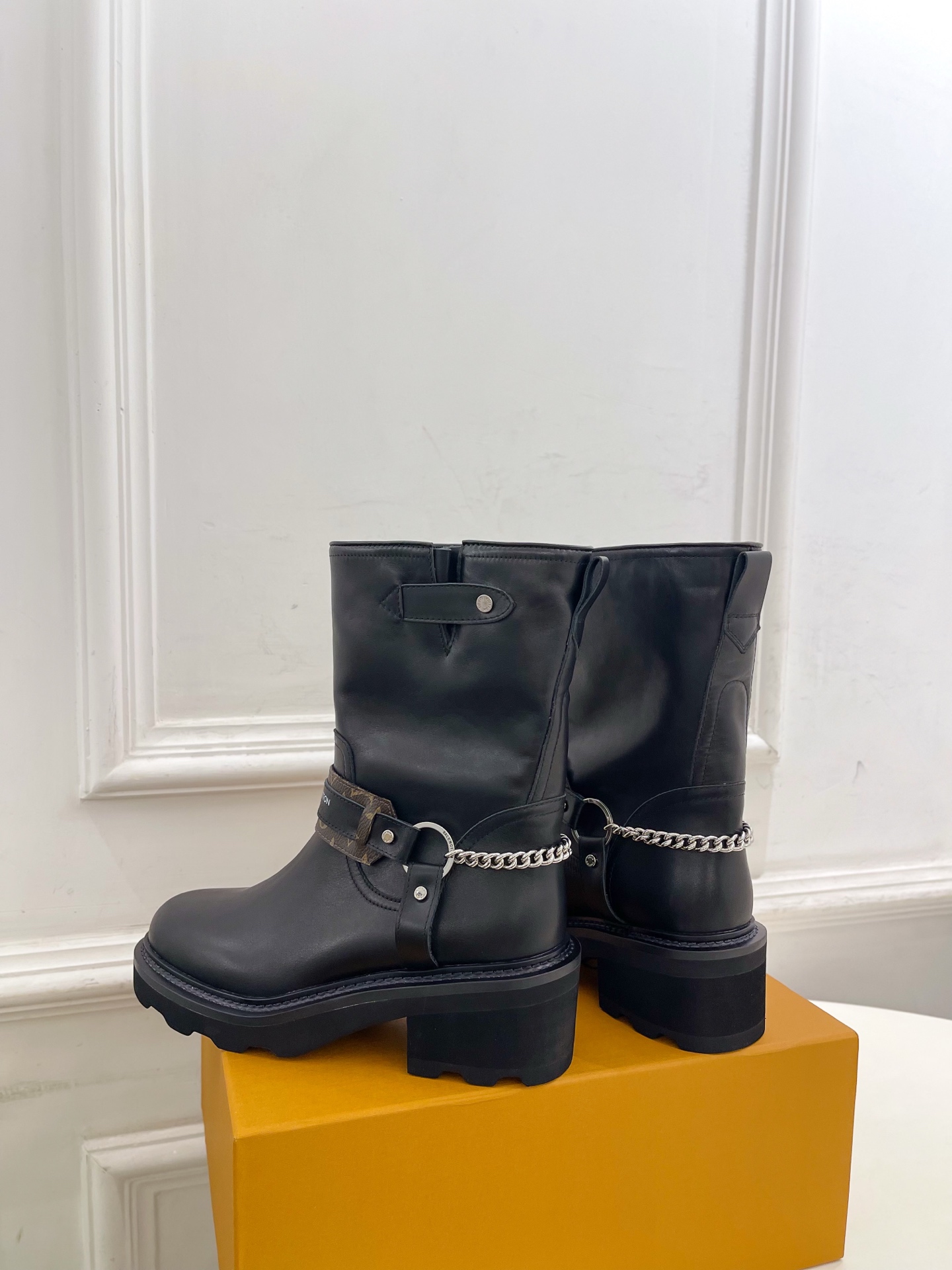 LV | 路易威登 25𝐬𝐬🧡💚2025秋冬新品 顶级版本⚠️专柜主打最新款 LV 经典老花链条扣带机车