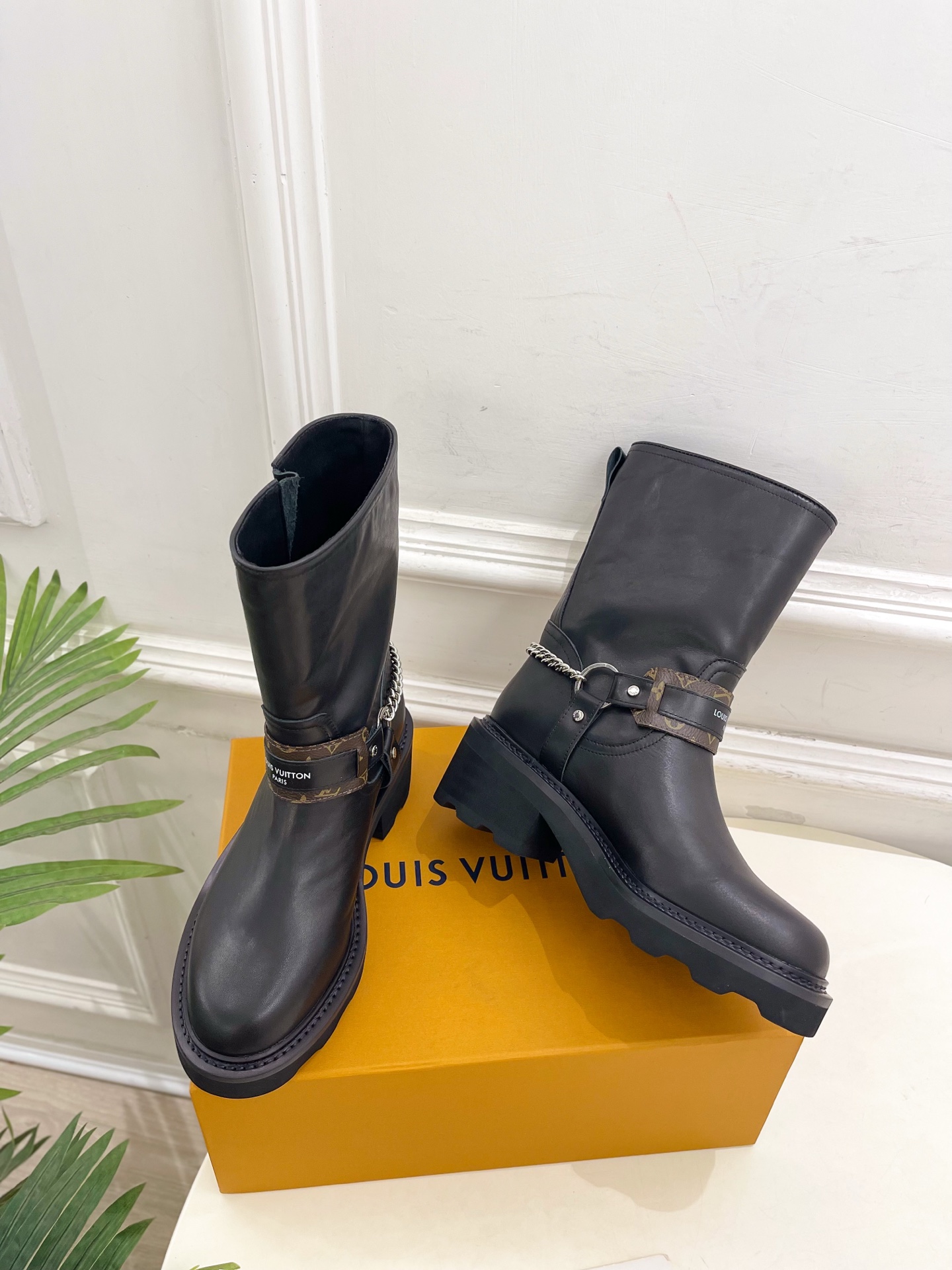 LV | 路易威登 25𝐬𝐬🧡💚2025秋冬新品 顶级版本⚠️专柜主打最新款 LV 经典老花链条扣带机车