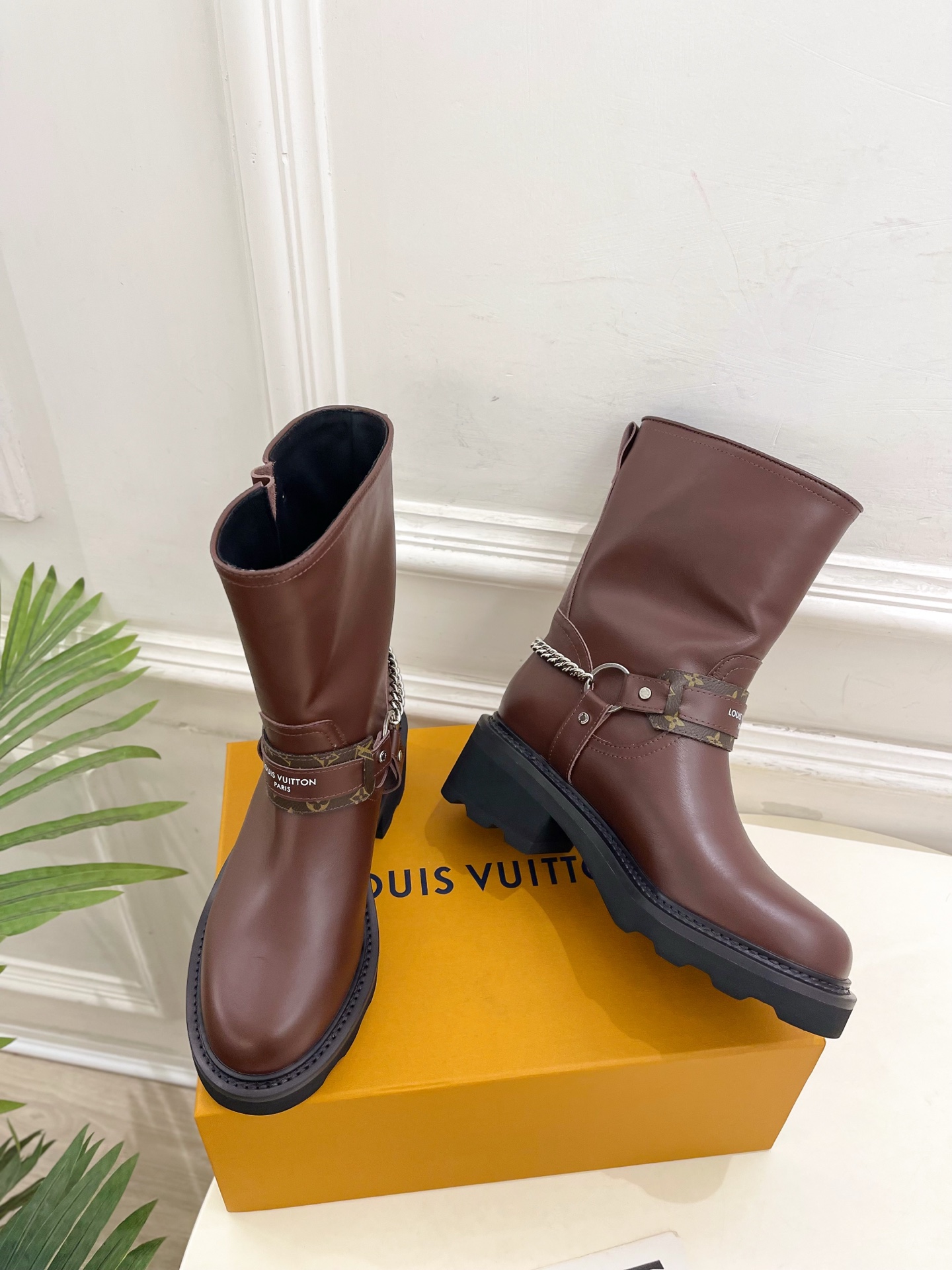 LV | 路易威登 25𝐬𝐬🧡💚2025秋冬新品 顶级版本⚠️专柜主打最新款 LV 经典老花链条扣带机车