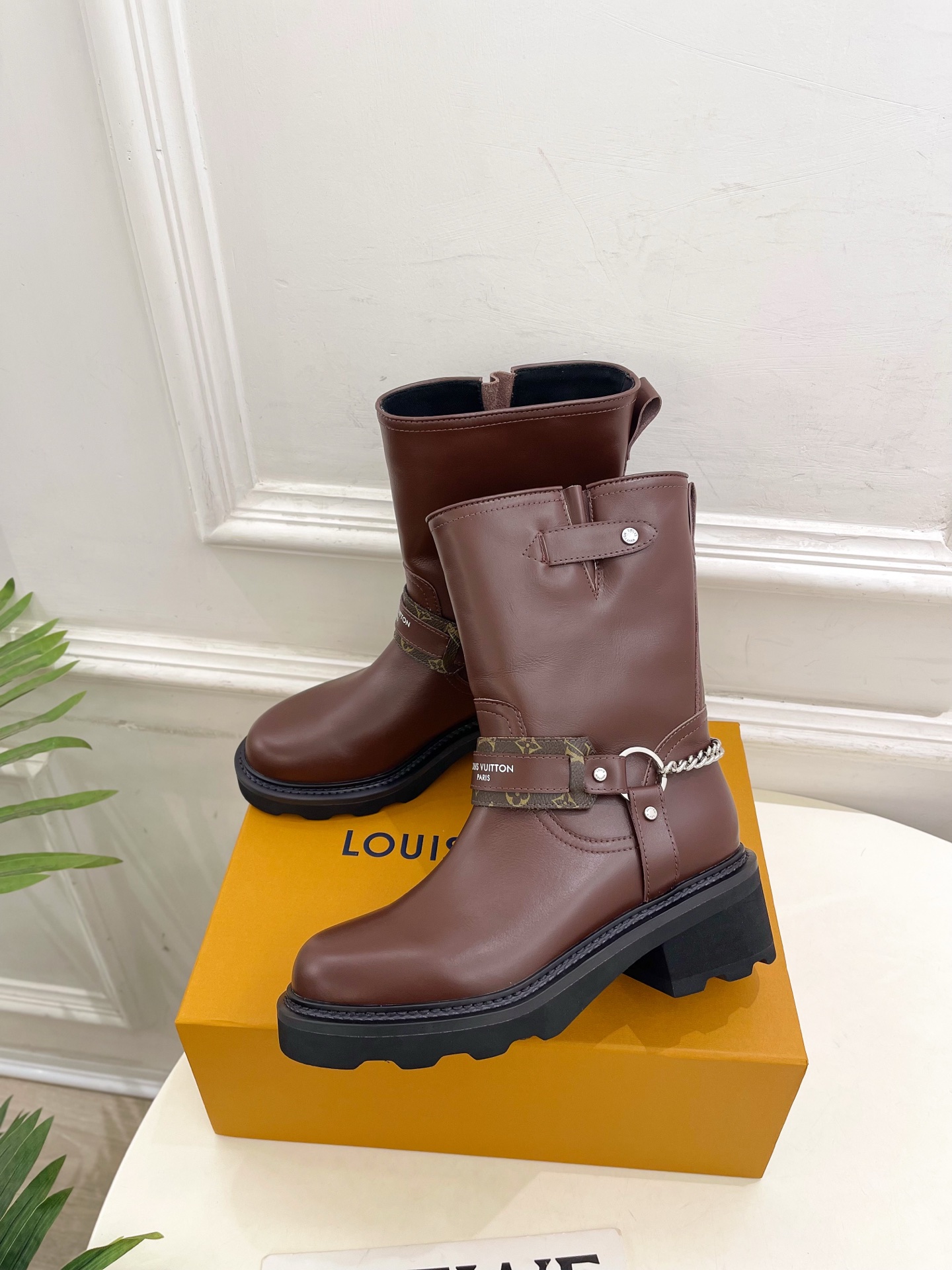 LV | 路易威登 25𝐬𝐬🧡💚2025秋冬新品 顶级版本⚠️专柜主打最新款 LV 经典老花链条扣带机车
