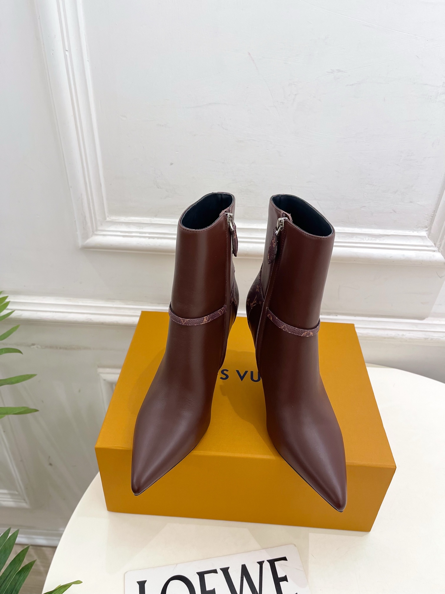 LV | 路易威登 25𝐬𝐬🧡💚2025秋冬新品 顶级版本⚠️专柜主打最新款 老花皮带扣尖头高跟短靴 硬