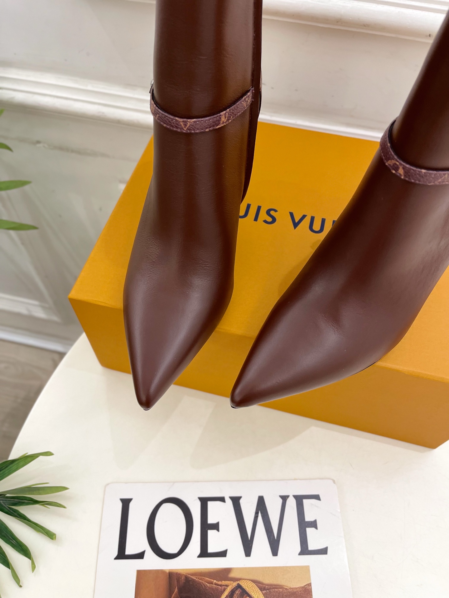 LV | 路易威登 25𝐬𝐬🧡💚2025秋冬新品 顶级版本⚠️专柜主打最新款 老花皮带扣尖头高跟短靴 硬