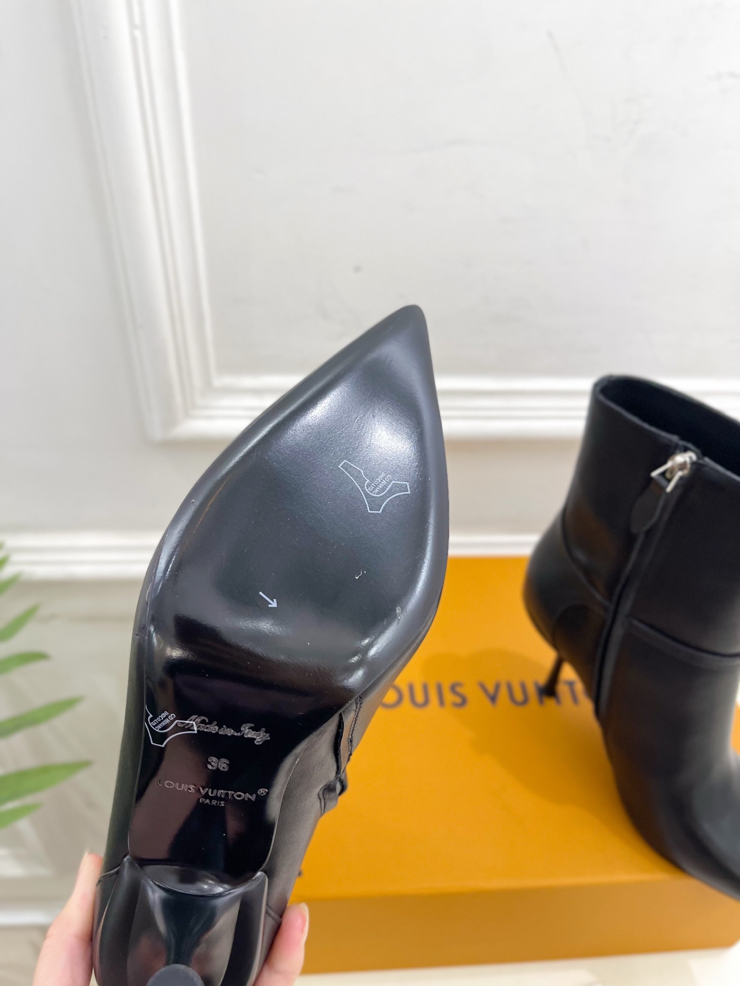 LV | 路易威登 25𝐬𝐬🧡💚2025秋冬新品 顶级版本⚠️专柜主打最新款 老花皮带扣尖头高跟短靴 硬