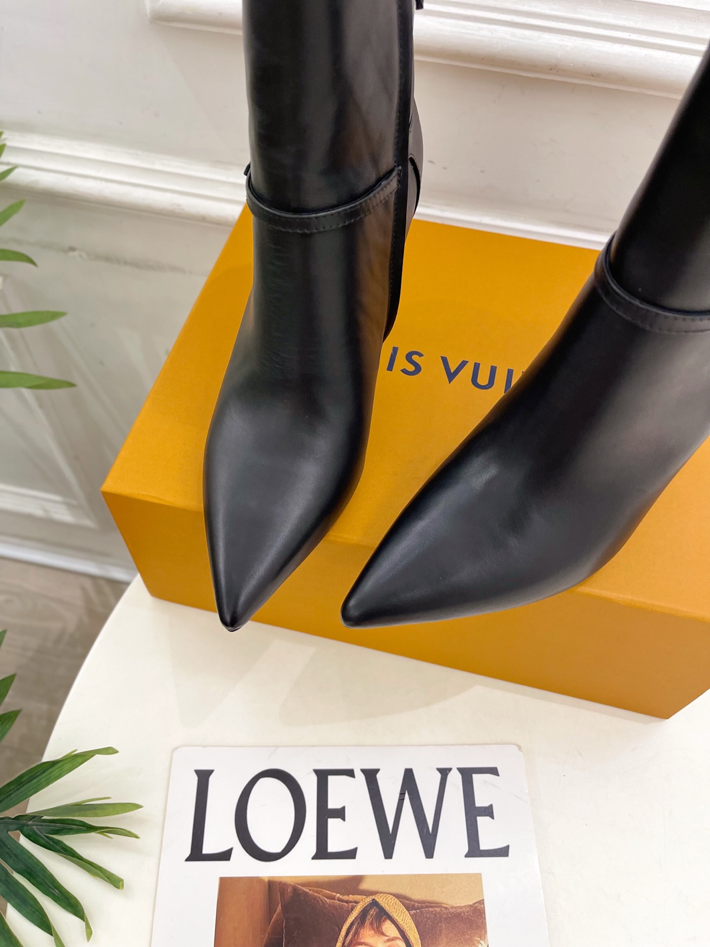 LV | 路易威登 25𝐬𝐬🧡💚2025秋冬新品 顶级版本⚠️专柜主打最新款 老花皮带扣尖头高跟短靴 硬
