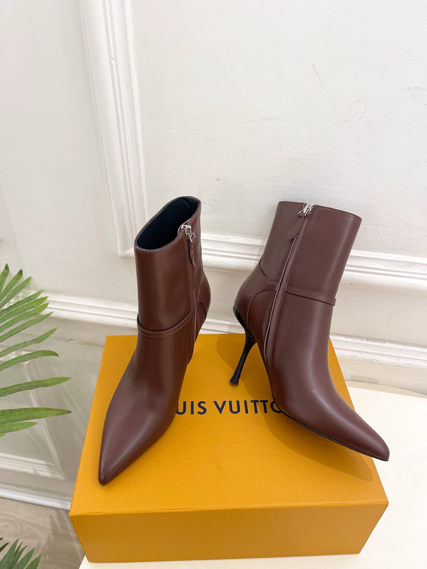 LV | 路易威登 25𝐬𝐬🧡💚2025秋冬新品 顶级版本⚠️专柜主打最新款 老花皮带扣尖头高跟短靴 硬