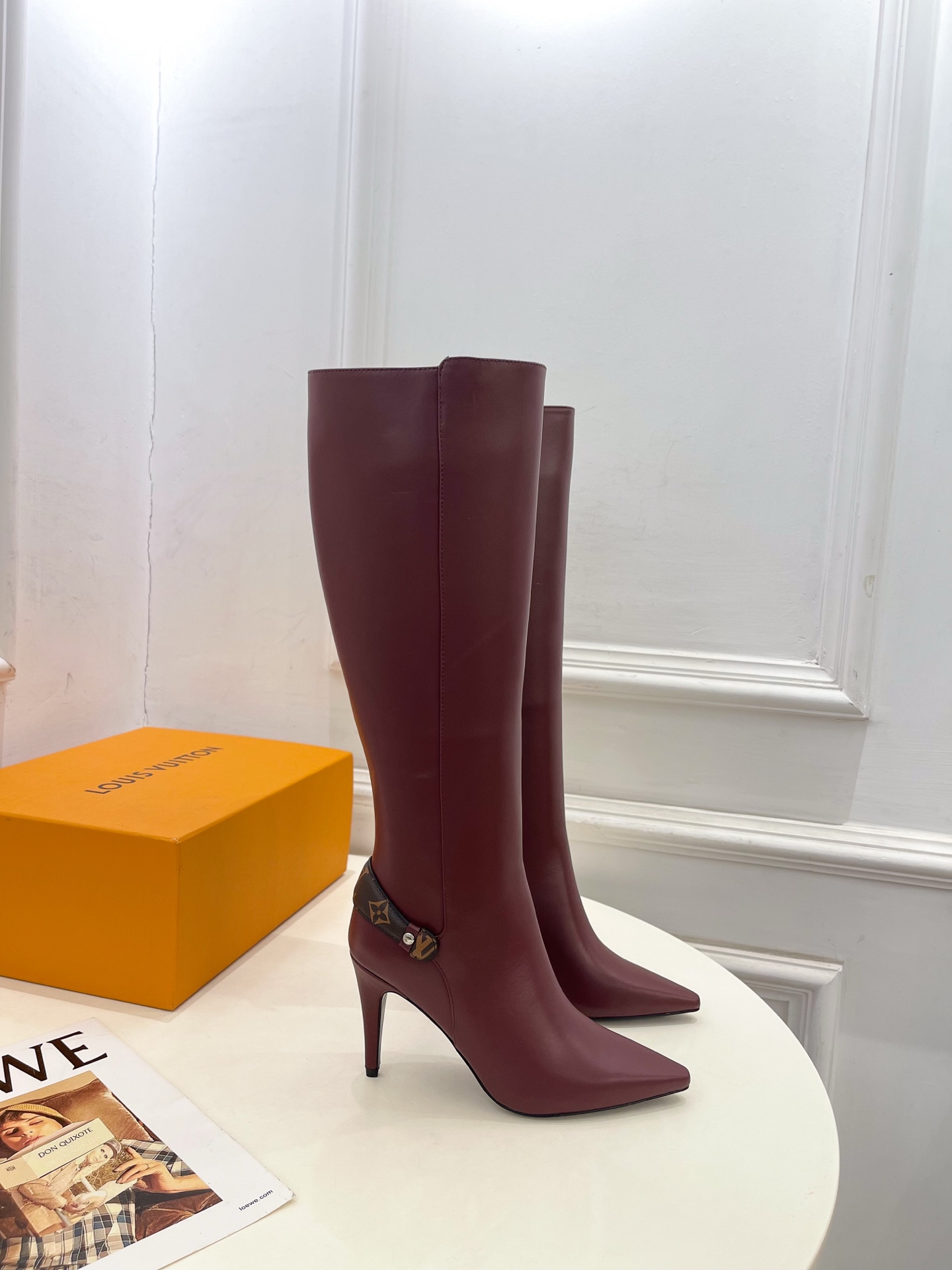 NO:561269,LV | Louis Vuitton 25 2025 autumn and winter new products top version, the counter features the latest LEGACY ankle boots, pointed toe high heel boots, new hard goods, BS purchasing level!  Full of high-end feel!  A popular model among bloggers at home and abroad, it is retro, fashionable and looks great on your feet!  Official website main recommendation★ ━━━━━t ━━━━━ Upper original specific calfskin/sheep lining: imported water-dyed sheepskin lining outsole original Italian leather outsole Heel height 9cm Shoe size: 35-39 (40.41.42 customization is not returnable) Short boots Long boots 520, boots, louis  vuitton,louis vuitton,boots,cowhide,sheepskin,sheep,Leather soles19860909LV | 路易威登 25 2025秋冬新品顶级版本 专柜主打最新款 LEGACY 及踝靴尖头高跟长靴 硬货上新 BS代购级别！高级感十足！国内外博主刷爆的一款,复古又时髦上脚美炸了！官网主推款★ ━━━━━ t ━━━━━ 鞋面原版特定小牛皮/羊猄  内里: 进口水染羊皮里 大底原版意大利真皮大底 跟高9cm 鞋码: 35-39（40.41.42定制不退换） 短靴 长靴520,靴子,louis vuitton,louis vuitton,boots,cowhide,sheepskin,sheep,Leather soles,Women's Shoes