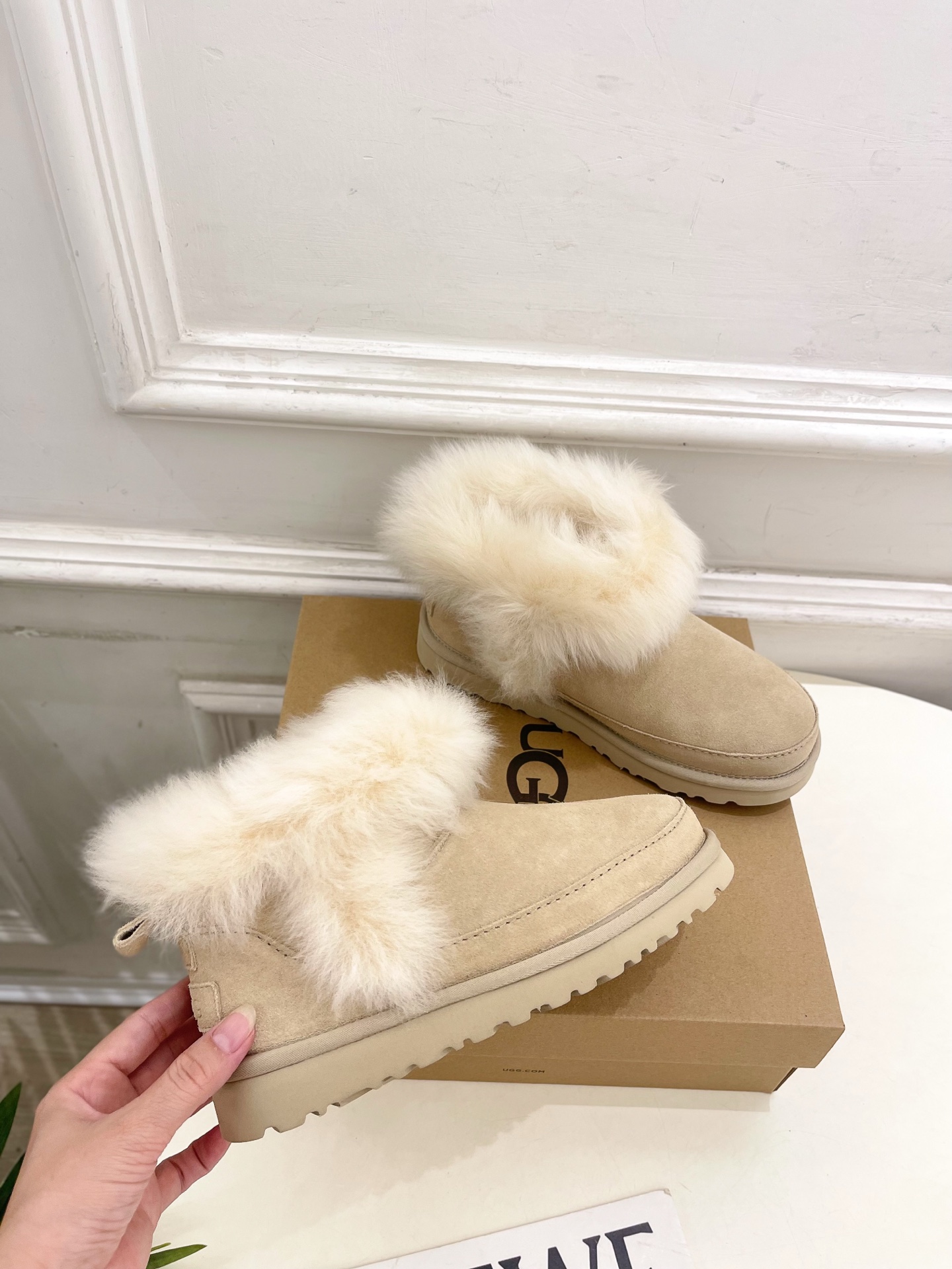 UGG Women's Retro Shearling Snow Boots - Warm, Stylish and Comfortable