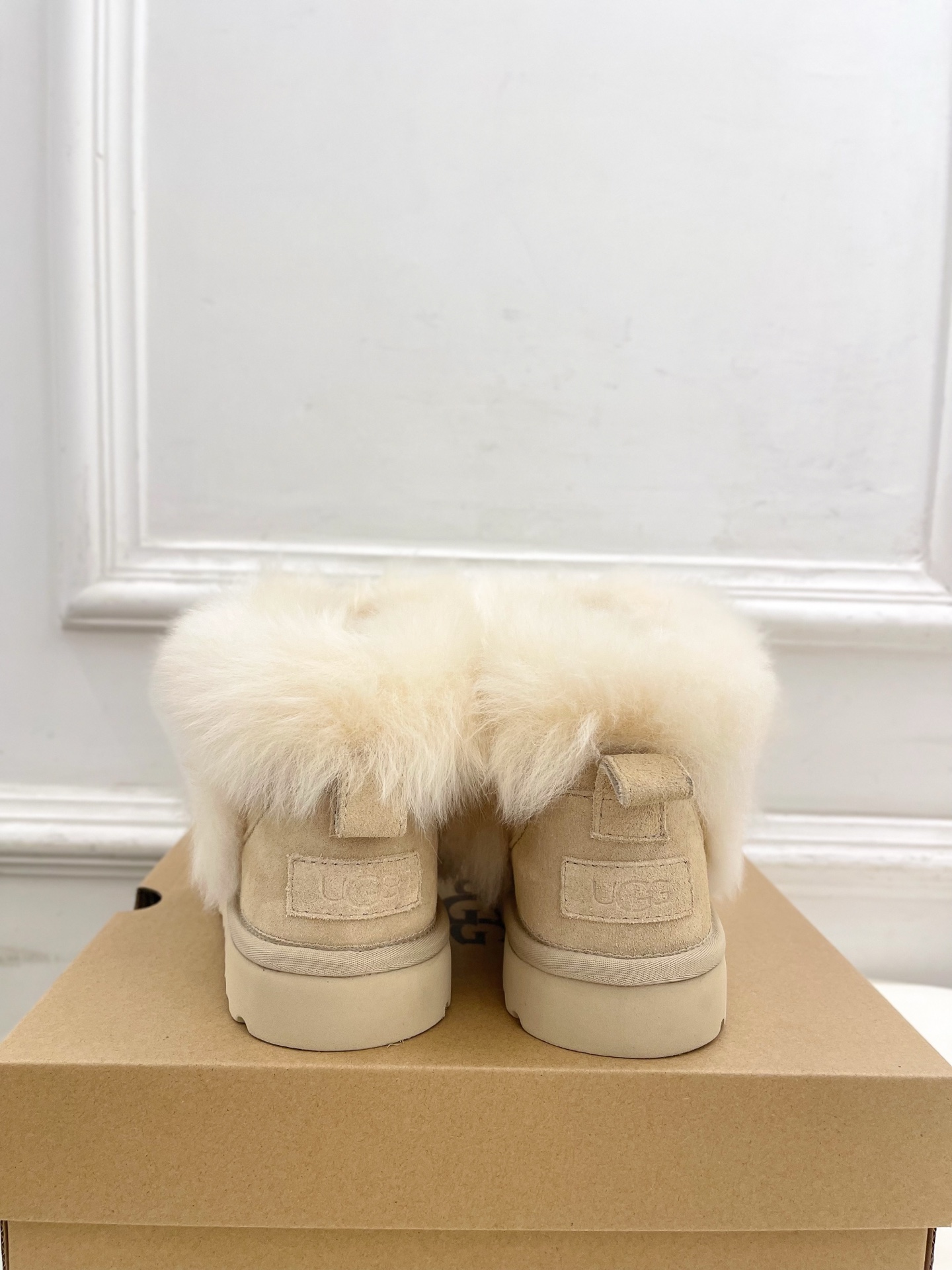 UGG Women's Retro Shearling Snow Boots - Warm, Stylish and Comfortable 8 i1760728933939 5557 0 6