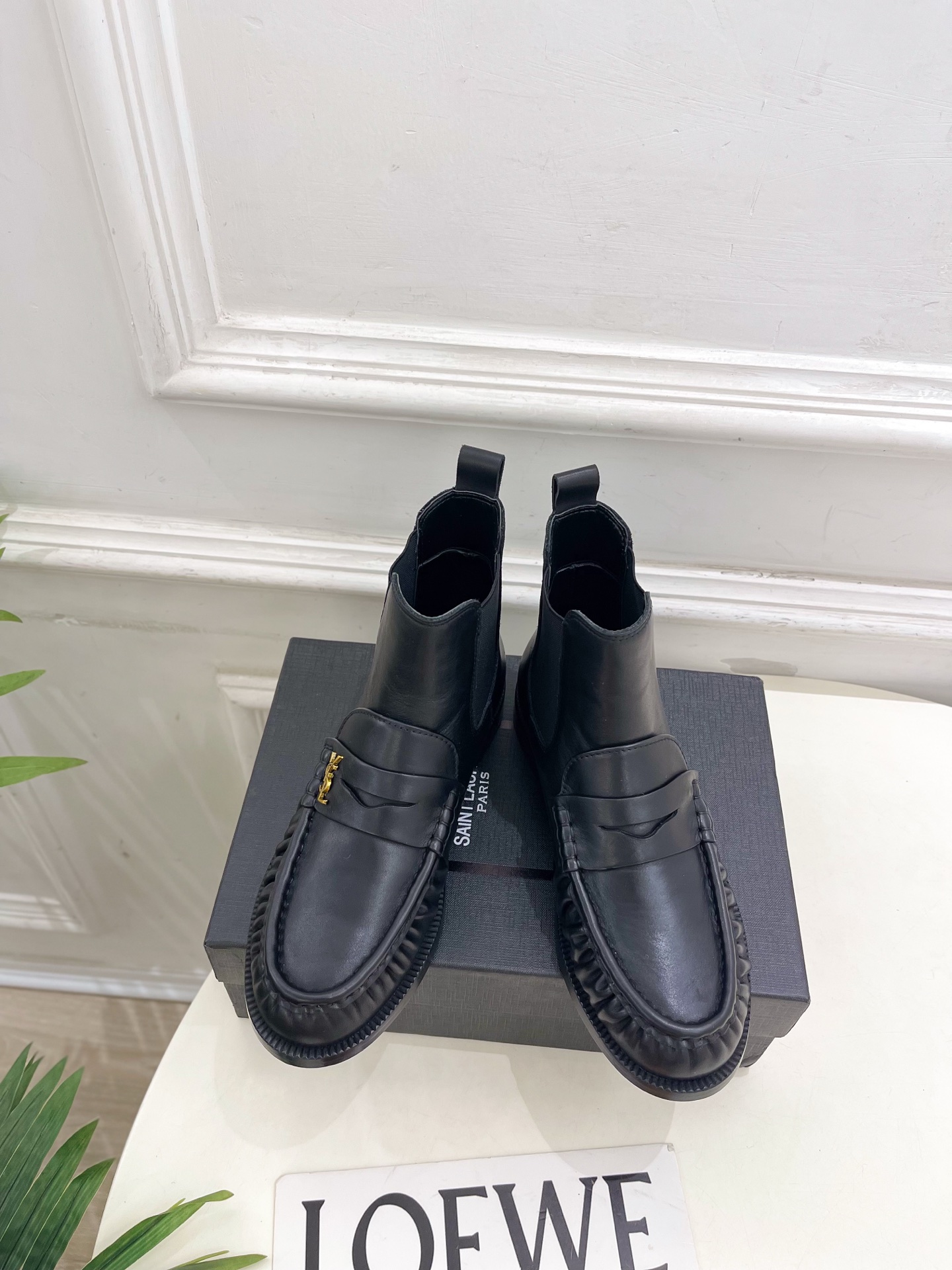 NO:592583,SAIN*LAURENT 2025 autumn and winter new product LE LOAFER pleated Chelsea short boots are new —————————————— BS top version of YSL’s super beautiful one is first released in a new interpretation!  Minimalist style, super flattering leg design, retro fashion style, looks good with any combination!  Highly customized uppers imported cashmere/calfskin, lining imported goatskin, outsole Italian leather outsole, heel height 2cm, size 35-39 (40.41 can be customized) price, boots, saint laurent, saint laurent, saint laurent, loafers, boots, cowhide, sheepskin, Leather soles19860909SAIN*LAURENT 圣罗兰 2025秋冬新品 LE LOAFER褶皱乐福切尔西短靴上新 —————————————— BS顶级版YSL超美的一款 以全新的诠释方式首发！极简主义风格 设计超级修饰腿型 复古时髦风格 随意搭配都好看！ 鞋面高定制进口羊绒/小牛皮 内里进口山羊皮里 大底意大利真皮大底 跟高2cm 码数35-39（40.41可定做） 价格,靴子,saint laurent,saint laurent,saint laurent,loafers,boots,cowhide,sheepskin,Leather soles,Women's Shoes