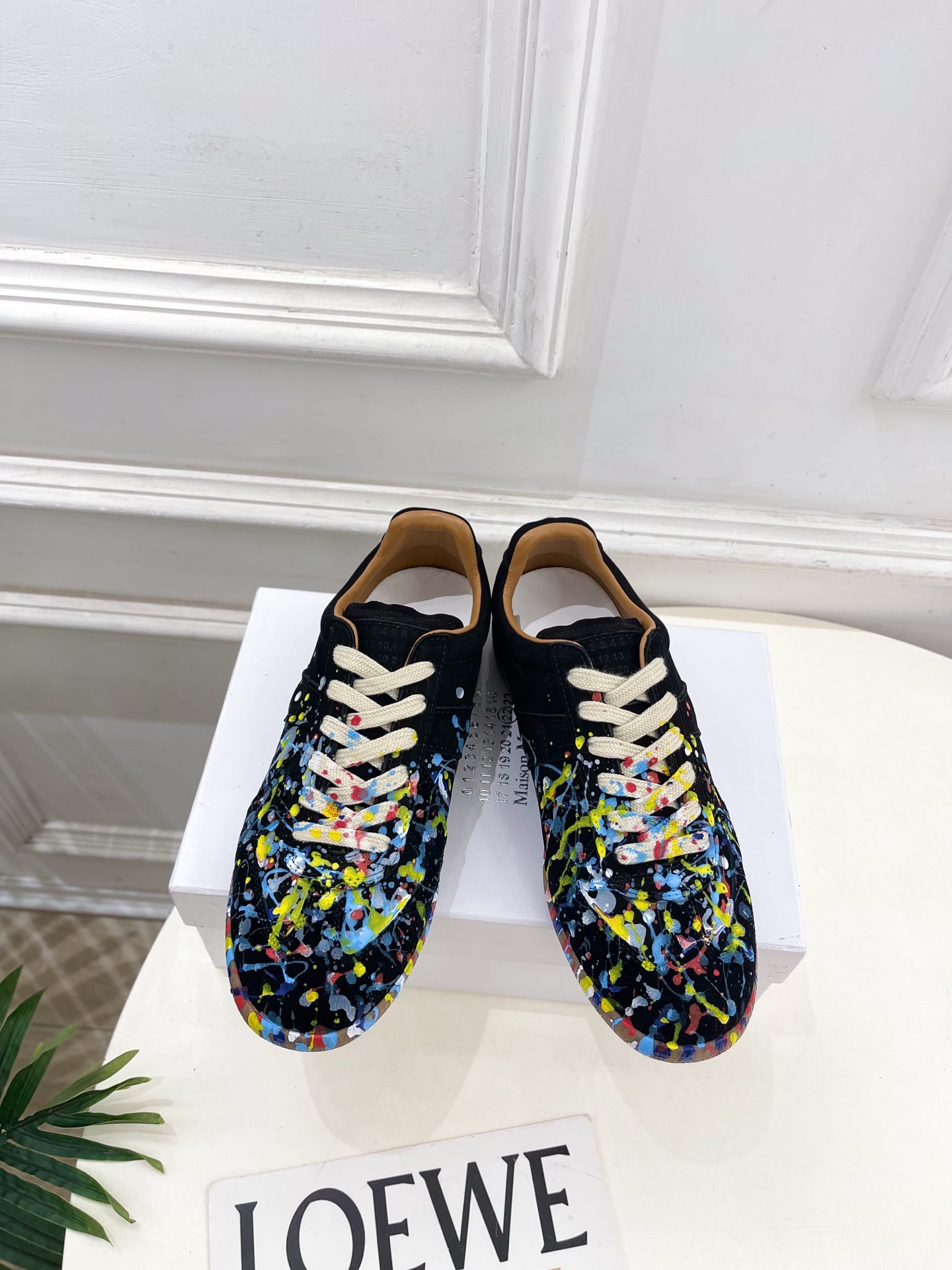 NO:593917,Maison Margiela · Margiela 2025ss new autumn and winter splash-ink couple shallow mouth moral training shoes sneakers—————————— MM6 is the most popular genius designer brand in the past two years. Its simple design and luxurious texture will make you put it down. If you don’t want to hit the streets, you can check out this brand. It is relatively niche but it is so easy to match. You can see this brand everywhere on Instagram and Xiaohongshu!  BS original one-to-one customization, original custom-made cowhide for the upper, imported silk sheepskin lining, original open-molded anti-slip outsole, size for women 35-39 (40.41 can be customized), men's 40-44 (39.45.46.47.48 customized), casual shoes/sports shoes, masion margiela, masion margiela, sneakers, cowhide, sheepskin19860909Maison Margiela· 马吉拉 2025ss 秋冬新品泼墨情侣浅口德训鞋运动鞋————————— MM6作为这两年最受欢迎的鬼才设计师品牌,设计简单、奢华的质感让你爱不释手 不想满大街撞款的可以看看这个品牌,比较小众却又是那么好搭配,ins、小红书随处可见这个品牌的身影 ！BS原版一比一定制 鞋面原版定制牛皮 内里进口丝绸羊皮里 大底原版开模防滑大底 码数女款35-39（40.41可定制） 男款40-44（39.45.46.47.48定制）,休闲鞋/运动鞋,masion margiela,masion margiela,sneakers,cowhide,sheepskin,Women's Shoes