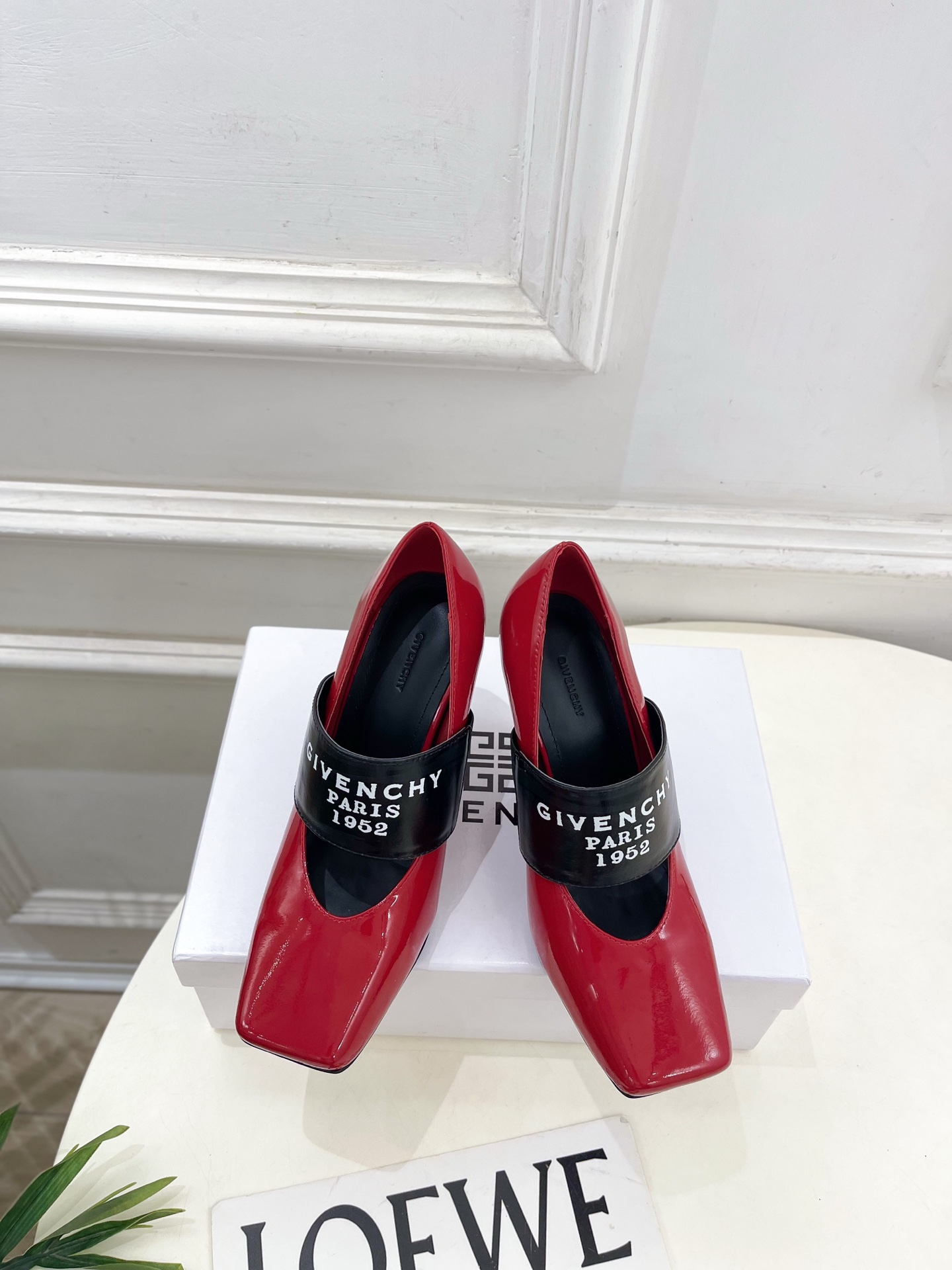 NO:594151,Given chy｜Givenchy 25 Today’s recommendation is the latest 2025 autumn and winter Sliced ​​Square square head letter printed high heels, newly released BS upgraded version, synchronized with the official website of the counter, the highest version on the market!  The thick sole with large buckle design is super cool, simple and fashionable. The Internet celebrity harvester has smooth and three-dimensional lines, casual and versatile. It is definitely a street style!  Fabric original custom-made cow patent leather lining imported sheepskin lining outsole original imported genuine leather outsole Heel height 9cm Shoe size: 35-39 (40.41 is non-refundable and non-exchangeable), high-heeled shoes, givenchy, givennchy, high heels, sheepskin, Leather soles19860909Given chy｜纪梵希 25  今日推荐2025秋冬最新款Sliced Square方头字母印花高跟鞋 上新 BS升级版 专柜官网同步 市面最高版本！厚底搭配大饰扣设计超酷 简单太时髦了 网红收割机线条流畅立体,休闲百搭 绝对的炸街款！ 面料原版定制牛漆皮 内里进口羊皮里 大底原版进口真皮大底 跟高9cm 鞋码: 35-39（40.41定不退不换）,高跟鞋单鞋,givenchy,givenchy,high heels,sheepskin,Leather soles,Women's Shoes