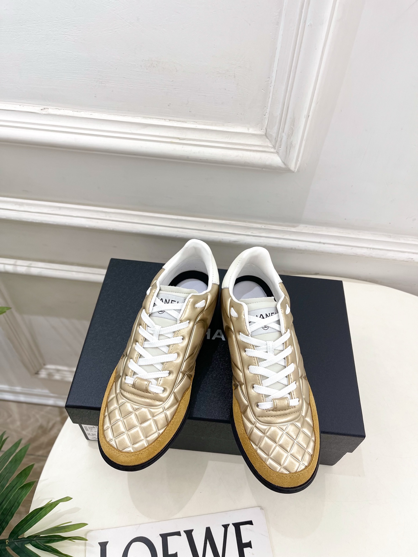 NO:613946,| Xiaoxiang 25 2025 Autumn and Winter New Products Counter Classics Xiaoxiang Double C Classic Diamond Casual Shoes and Sneakers New Series A must-have in the BS fashion circle. The matching will interpret meticulous, minimalist, and classic elements that will never fade away. It will show a unique dressing style that is too beautiful to say. A must-have item for summer... ━━━━━ t ━━━━━  Original high-customized sheepskin upper, imported lambskin lining, original open-molded TPU color-blocked outsole, shoe size: 35-39 (40 customized, non-returnable), casual shoes/sports shoes, sneakers, sheepskin19860909| 小香 25 2025 秋冬新品 专柜经典款 小香双C经典菱格休闲鞋运动鞋 系列上新 BS时尚圈的绝绝子 搭配将演绎着细致 极简 永不褪去的经典元素 展现与众不同的穿搭风格美到无话可说 夏季必入款…… ━━━━━ t ━━━━━ 鞋面原版高定制羊皮面 内里进口小羊皮 大底原版开模TPU拼色大底 鞋码: 35-39（40定制不退换）,休闲鞋/运动鞋,sneakers,sheepskin,Women's Shoes