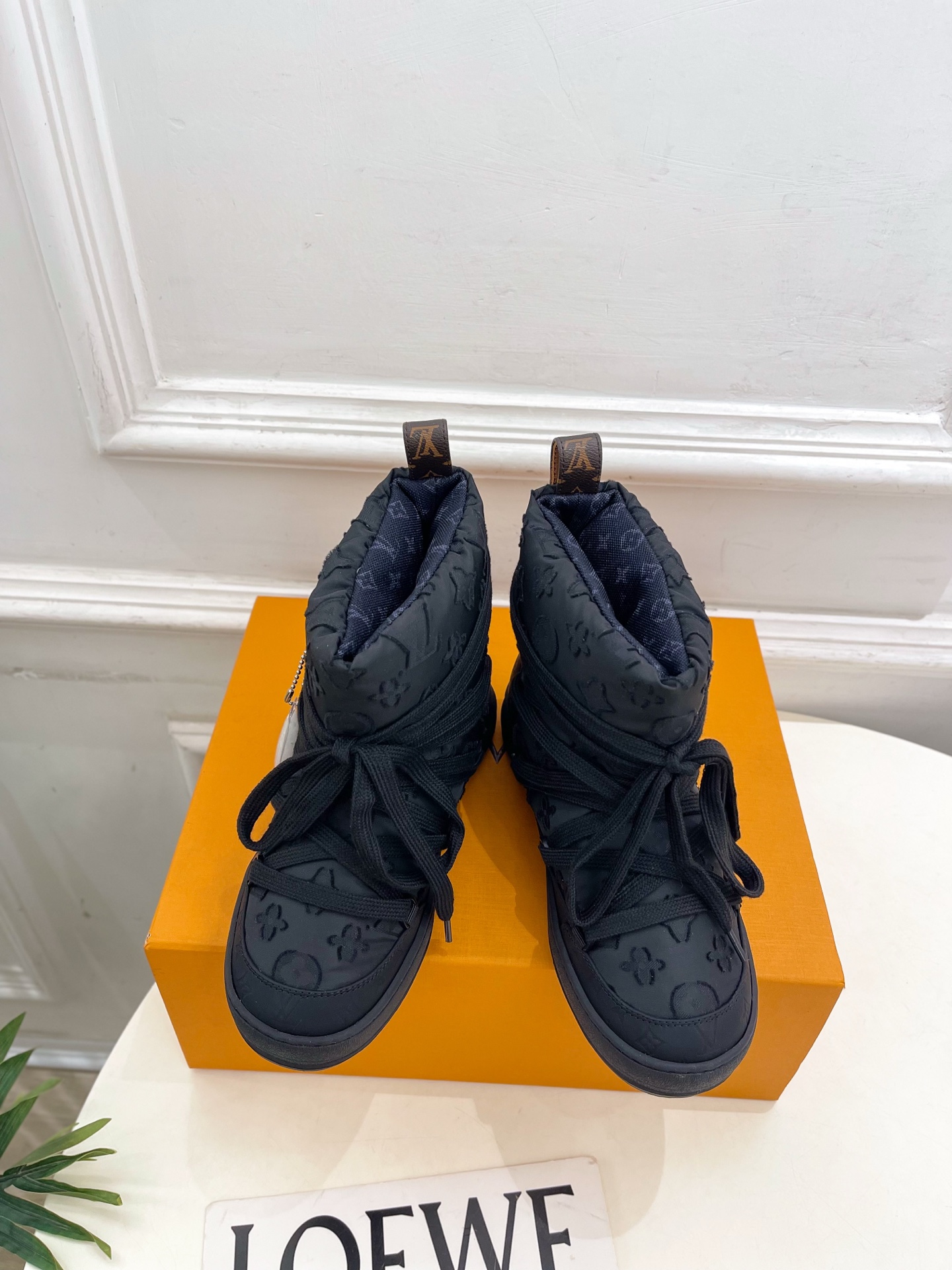 NO:616201,LV | Louis Vuitton 25 2025 Autumn and Winter New Products Top Version The counter features the latest LV CLOUD lace-up presbyopia and nude boots down snow boots. New hard goods, BS purchasing level!  Full of high-end feel!  A popular model among bloggers at home and abroad, it is retro, fashionable and looks great on your feet!  The official website's main recommendation★ ━━━━━ t ━━━━━ Original custom-made presbyopia fabric on the upper, national standard 90 white duck down, original specific logo mesh on the lining, original molded outsole, shoe size: 35-39 (customized 40, 41 are not returnable), snow boots, louis vuitton, louis vuitton, boots, down  jacket19860909LV | 路易威登 25 2025 秋冬新品顶级版本 专柜主打最新款LV CLOUD系带老花及裸靴羽绒雪地靴 硬货上新 BS代购级别！高级感十足！国内外博主刷爆的一款,复古又时髦上脚美炸了！官网主推款★ ━━━━━ t ━━━━━ 鞋面原版定制老花布国标90白鸭绒 内里原版特定logo网布 大底原版开模大底 鞋码: 35-39（40、41定制不退换）,雪地靴,louis vuitton,louis vuitton,boots,down jacket,Women's Shoes