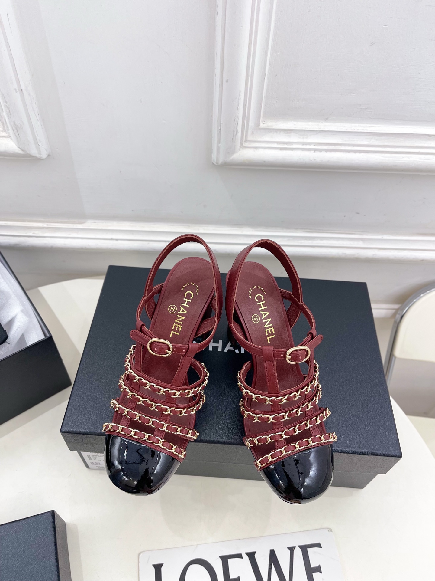 NO:617075,| Xiaoxiang 25 2025 new products, classic catwalk models in the counter, Xiaoxiang double C color block chain high-heeled sandals are new in the series. The absolute best in the BS fashion circle. The matching will interpret the meticulous, minimalist and never-fading classic elements, showing a unique dressing style that is too beautiful to say. A must-have item for summer... ━━━━━ t ━━━━━  Highly customized original lambskin upper, imported silk sheepskin lining, outsole, original Italian leather outsole, heel height 8.5cm, shoe size: 35-39 (40.41 customized, non-refundable), high heels, sandals, high heels, sheepskin, Leather soles19860909| 小香 25 2025新品 专柜经典走秀款 小香双C拼色链条高跟凉鞋 系列上新 BS时尚圈的绝绝子 搭配将演绎着细致 极简 永不褪去的经典元素 展现与众不同的穿搭风格美到无话可说 夏季必入款…… ━━━━━ t ━━━━━  鞋面高定制原版小羊皮 内里进口丝绸羊皮里 大底原版意大利真皮大底 跟高8.5cm  鞋码: 35-39（40.41定制不退换）,高跟鞋凉鞋,sandals,high heels,sheepskin,Leather soles,Women's Shoes