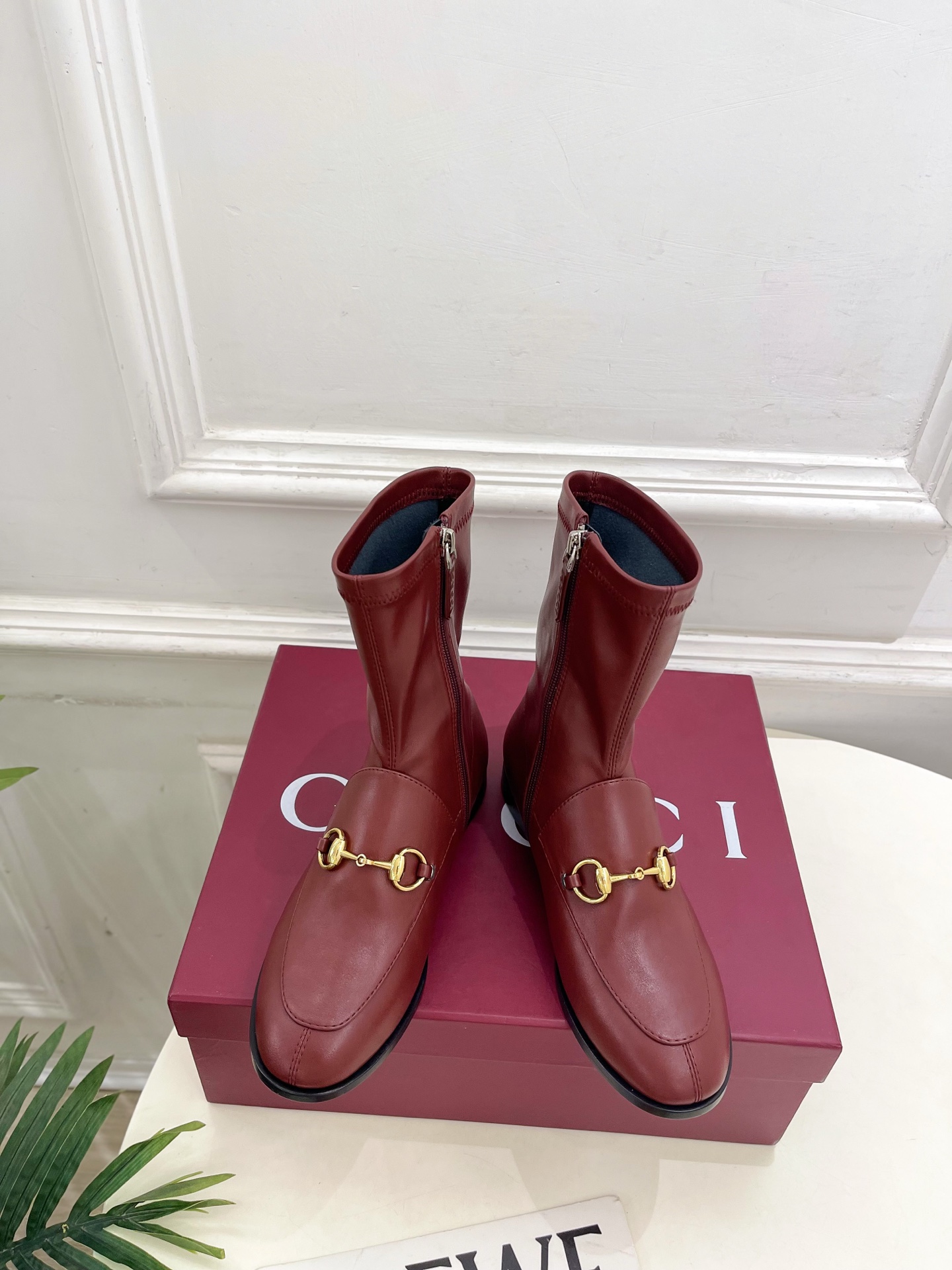 NO:617078,Gucci | Gucci 25 2025G's new autumn and winter classic horsebit Loft elastic short boots. The main series is finally available, and the products are worth looking forward to!  Original classics, new designs, BS purchasing level!  Full of high-end feel!  A favorite among bloggers at home and abroad, it is retro and fashionable, easy to wear and looks great on your feet!  Official website mainly recommends, new colors are constantly updated ━━━━━ t ━━━━━ Upper original custom-made calfskin with stretch leather Lining: imported sheepskin lining Original Italian leather outsole Heel height 2cm Shoe size:  35-39 (40.41.42 can be customized), boots, gucci, gucci, gucci, loafers, boots, cowhide, sheepskin, Leather soles19860909Gucci | 古驰25 2025G家秋冬新品经典马衔扣乐福弹力短靴 主打系列终于面世,狠货值得期待！原有的经典 创造新设计  BS代购级别！高级感十足！国内外博主刷爆的一款,复古又时髦 穿搭简便 上脚美炸了！官网主推,新色持续更新 ━━━━━ t ━━━━━ 鞋面原版特定制小牛皮搭配弹力皮  内里: 进口羊皮里 大底原版意大利真皮大底 跟高2cm 鞋码: 35-39（40.41.42可定做）,靴子,gucci,gucci,gucci,loafers,boots,cowhide,sheepskin,Leather soles,Women's Shoes