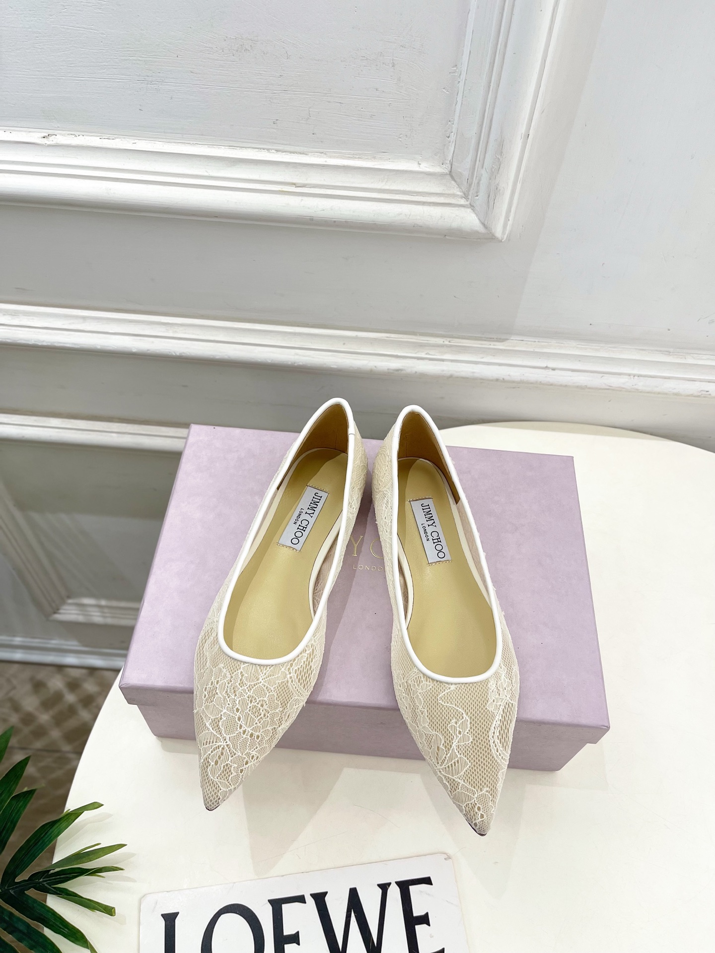 NO:628696,JimmyChoo Jimmy Choo 25ss ———— 2025ss new products, the latest classic lace pointed-toe high-heeled shoes with a ladylike temperament, a shoe that is super comfortable for the feet, timeless, fashionable charm starts from the first step, enjoy the envious eyes, this year's pointed-toe high-heeled shoes are more fragrant, and they have begun to lead the fashion trend again, versatile and durable. Original high-customized imported crystal mesh cloth on the upper, imported sheepskin lining on the outsole, original Italian leather outsole  High heels/6.5cm/8.5cm, sizes 35~39 (34.40.41 custom-made, non-refundable), single shoes, jimmy choo, jimmy choo, high heels, sheepskin, Leather soles19860909JimmyChoo吉米周 25ss ———  2025ss新品 专柜最新 经典蕾丝尖头高跟鞋 名媛气质款 上脚超级舒适的一款鞋,历久弥新,时髦魅力始于足下,悦享羡慕眼光,今年尖头高跟鞋比较香,又开始引领时尚趋势了,百搭耐看 鞋面原版高定制进口水晶网眼布 内里进口羊皮里 大底原版意大利真皮大底 跟高平底/6.5cm/8.5cm 尺码35~39（34.40.41定做不退换）,单鞋,jimmy choo,jimmy choo,high heels,sheepskin,Leather soles,Women's Shoes
