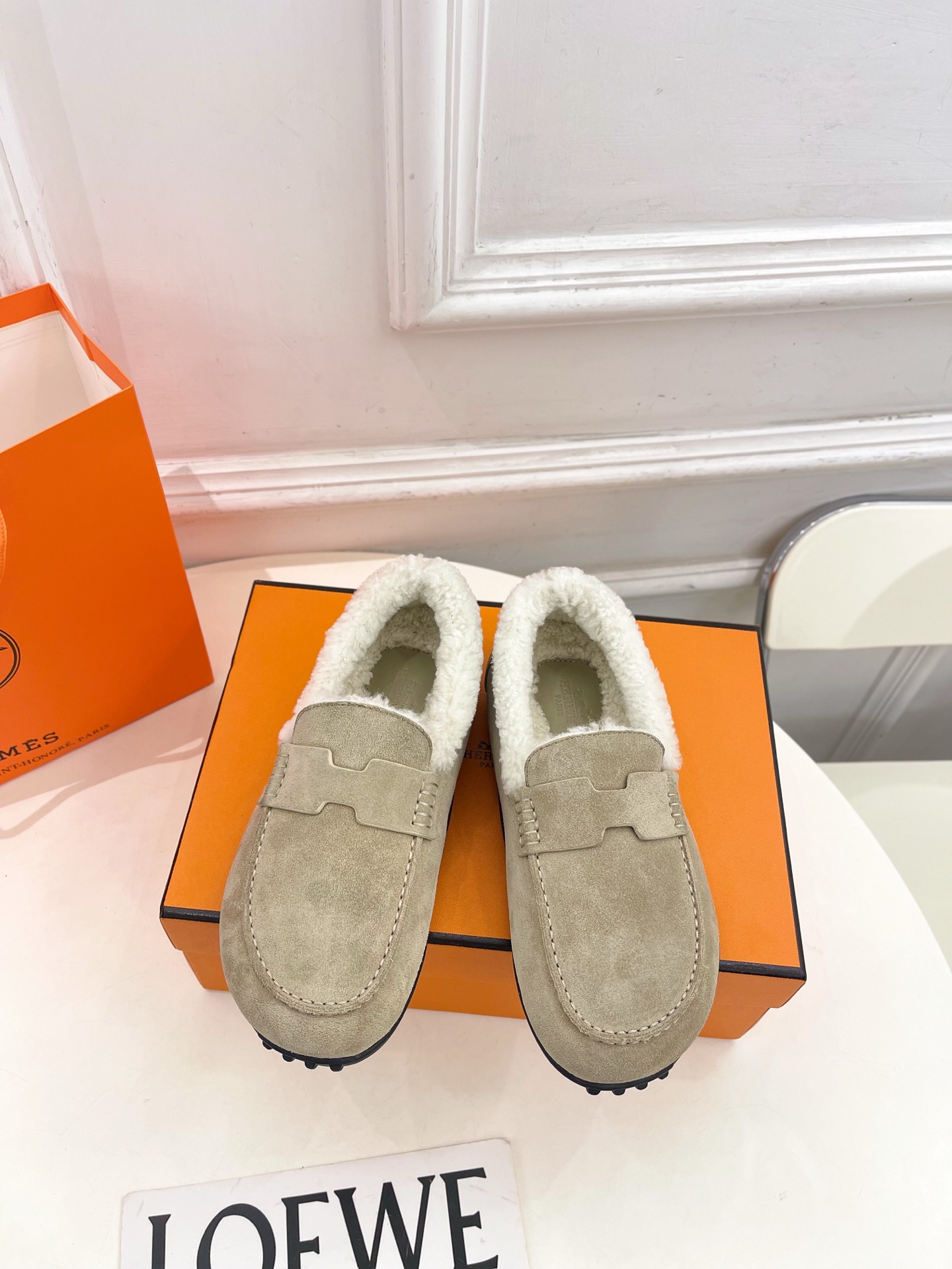 NO:628651,* Hermès 25 2025 autumn new products, new counters, classic Lazy casual wool loafers series, original specific cowhide upper, imported wool lining, outsole, original molded custom non-slip outsole, high flat heel, shoe size: 35-39 (40.41 custom-made, non-refundable), loafers, fur shoes, hermes, loafers19860909* 爱玛仕 25 2025秋新新品 专柜新款 经典Lazy休闲羊毛乐福鞋 系列 鞋面原版特定牛猄 内里进口羊毛里 大底原版开模定制防滑大底 跟高平底 鞋码:35-39（40.41定做不退换）,乐福鞋毛毛鞋,hermes,loafers,Women's Shoes