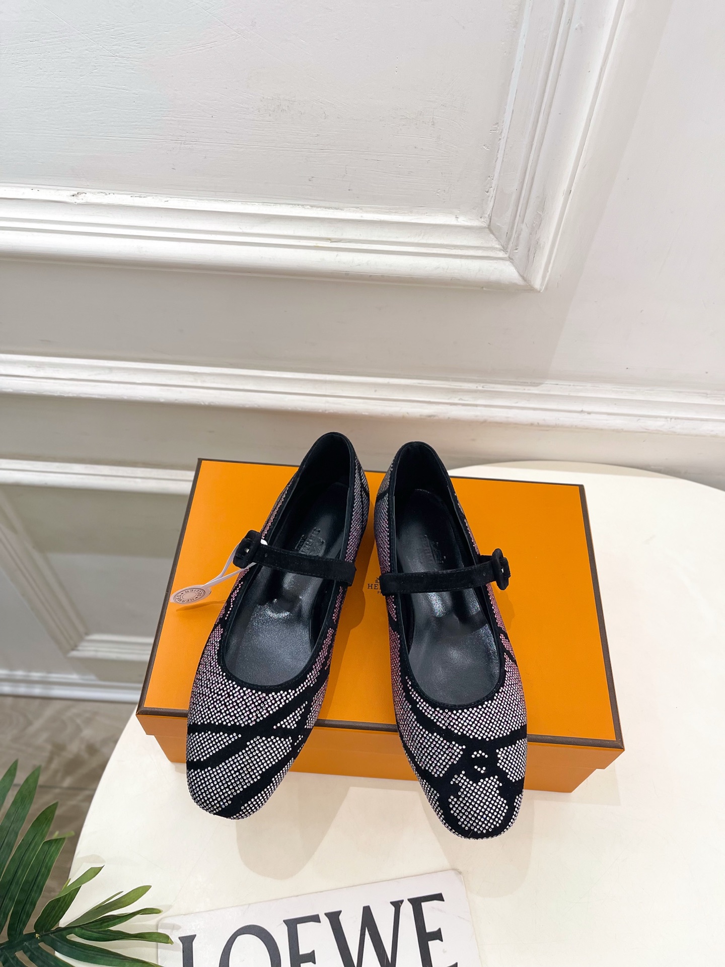 NO:628645,* Hermès 25 2025 autumn new products counter new rhinestone Mary Jane ballet shoes series original specific sheepskin hot rhinestones on the upper imported mixed sheepskin lining original imported genuine leather outsole high flat heel shoe size: 35-39 (40.41 customized non-returnable) (with original airplane box), single shoes, hermes, mary jane, sheepskin, sheep, Leather soles19860909* 爱玛仕 25 2025秋新新品 专柜新款水钻玛丽珍芭蕾鞋 系列 鞋面原版特定羊猄烫钻 内里进口混种羊皮 大底原版进口真皮大底 跟高平底 鞋码:35-39（40.41定做不退换）（配原版飞机盒）,单鞋,hermes,mary jane,sheepskin,sheep,Leather soles,Women's Shoes
