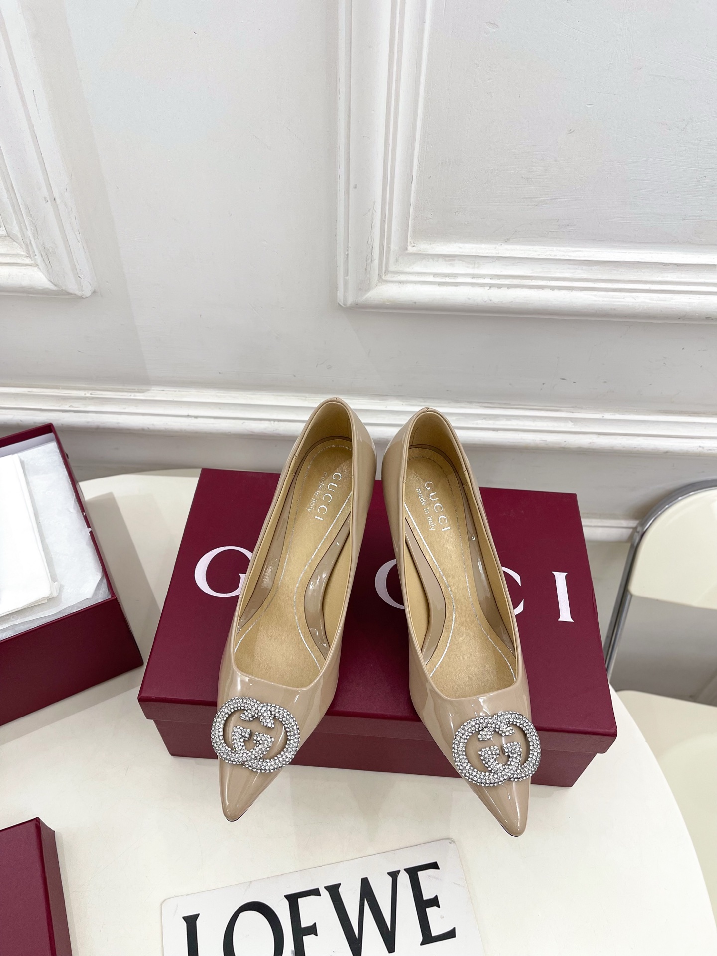 NO:628637,Gucci | Gucci 25 G’s flagship series is finally available, and the products are worth looking forward to!  Original classic, create new design, BS new style, classic double G rhinestone pointed high heels, purchasing agent level!  Full of high-end feel!  A favorite among bloggers at home and abroad, it is retro and fashionable, easy to wear and looks great on your feet!  The official website mainly recommends, new colors are continuously updated ━━━━━t ━━━━━ Upper original high-custom cowhide/cow patent leather Lining: Imported sheepskin lining Outsole Original Italian leather outsole Heel height 8.5cm Shoe size: 35-39 (40.41.42 can be customized), high-heeled shoes, gucci, gucci, gucci, high  heels,cowhide,sheepskin,Leather soles19860909Gucci | 古驰 25 G家 主打系列终于面世,狠货值得期待！原有的经典 创造新设计 BS新款 经典双G水钻尖头高跟鞋 代购级别！高级感十足！国内外博主刷爆的一款,复古又时髦 穿搭简便 上脚美炸了！官网主推,新色持续更新 ━━━━━ t ━━━━━ 鞋面原版高定制牛皮/牛漆皮  内里: 进口羊皮里 大底原版意大利真皮大底 跟高8.5cm 鞋码: 35-39（40.41.42可定制）,高跟鞋单鞋,gucci,gucci,gucci,high heels,cowhide,sheepskin,Leather soles,Women's Shoes