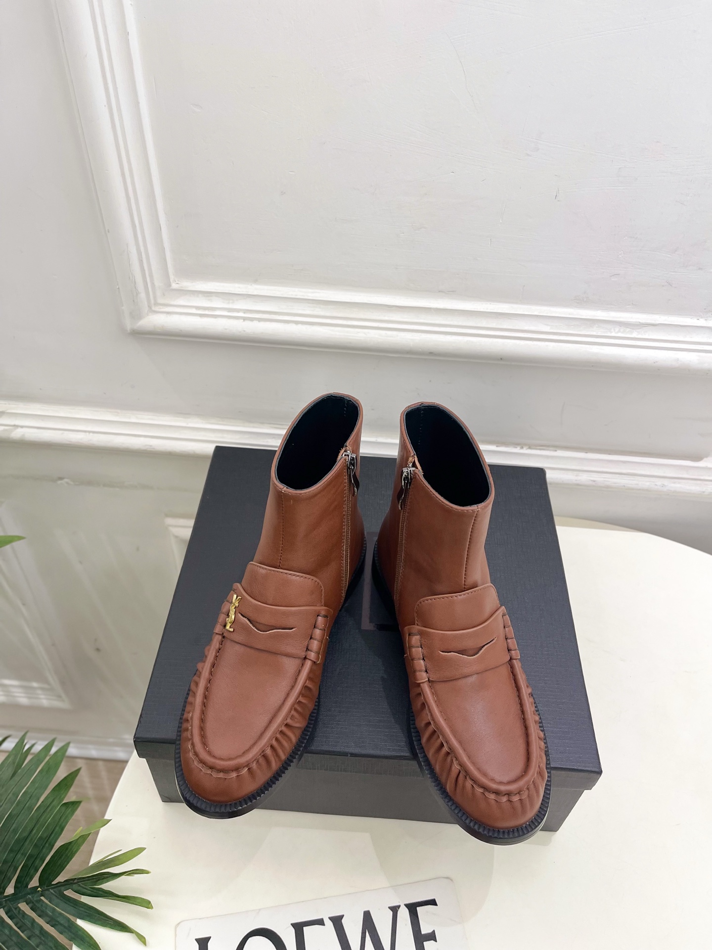 NO:647884,SAIN*LAURENT 2025 autumn and winter new product YSL pleated cowhide loafer short boots are new —————————————— The BS top version of YSL’s super beautiful one is premiered in a new interpretation!  Minimalist style, super flattering leg design, retro fashion style, looks good with any combination!  Highly customized upper with imported cowhide, lining with imported goatskin, outsole with genuine Italian leather, heel height 2cm, size 35-39 (40.41.42 can be customized) price, boots, saint laurent, saint laurent, saint laurent, loafers, boots, cowhide, sheepskin, Leather soles19860909SAIN*LAURENT 圣罗兰 2025秋冬新品 YSL褶皱牛皮乐福短靴上新 —————————————— BS顶级版YSL超美的一款 以全新的诠释方式首发！极简主义风格 设计超级修饰腿型 复古时髦风格 随意搭配都好看！ 鞋面高定制进口牛皮 内里进口山羊皮里 大底意大利真皮大底 跟高2cm 码数35-39（40.41.42可定做） 价格,靴子,saint laurent,saint laurent,saint laurent,loafers,boots,cowhide,sheepskin,Leather soles,Women's Shoes