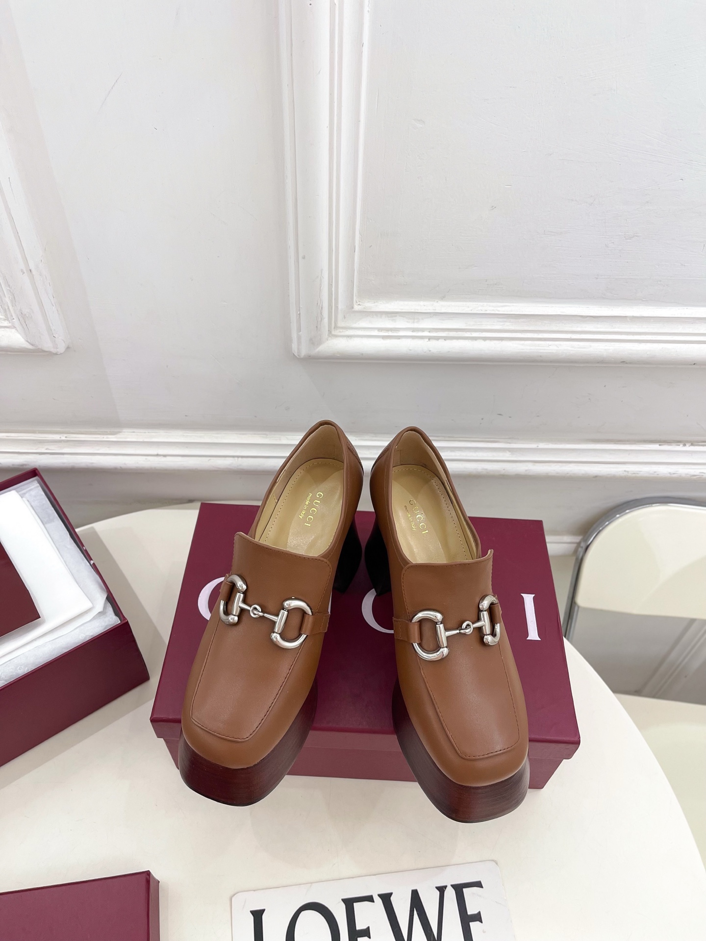 NO:647921,Gucci | Gucci 25 2025 autumn and winter new classic horsebit waterproof platform high-heeled loafers. The main series is finally available, and the products are worth looking forward to!  Original classics, new designs, BS purchasing level!  Full of high-end feel!  A favorite among bloggers at home and abroad, it is retro and fashionable, easy to wear and looks great on your feet!  Official website mainly recommends, new colors are constantly updated ━━━━━ t ━━━━━ Upper original specific cowhide lining: imported sheepskin lining outsole original Italian leather outsole Heel height 9cm/water platform 4.5cm Shoe size:  35-39 (40.41. Can be customized), loafers, high heels, gucci, gucci, loafers, high heels, cowhide, sheepskin, Leather soles19860909Gucci | 古驰25 2025秋冬新品经典马衔扣防水台高跟乐福鞋 主打系列终于面世,狠货值得期待！原有的经典 创造新设计  BS代购级别！高级感十足！国内外博主刷爆的一款,复古又时髦 穿搭简便 上脚美炸了！官网主推,新色持续更新 ━━━━━ t ━━━━━ 鞋面原版特定牛皮  内里: 进口羊皮里 大底原版意大利真皮大底 跟高9cm/水台4.5cm 鞋码: 35-39（40.41.可定做）,乐福鞋高跟鞋,gucci,gucci,loafers,high heels,cowhide,sheepskin,Leather soles,Women's Shoes