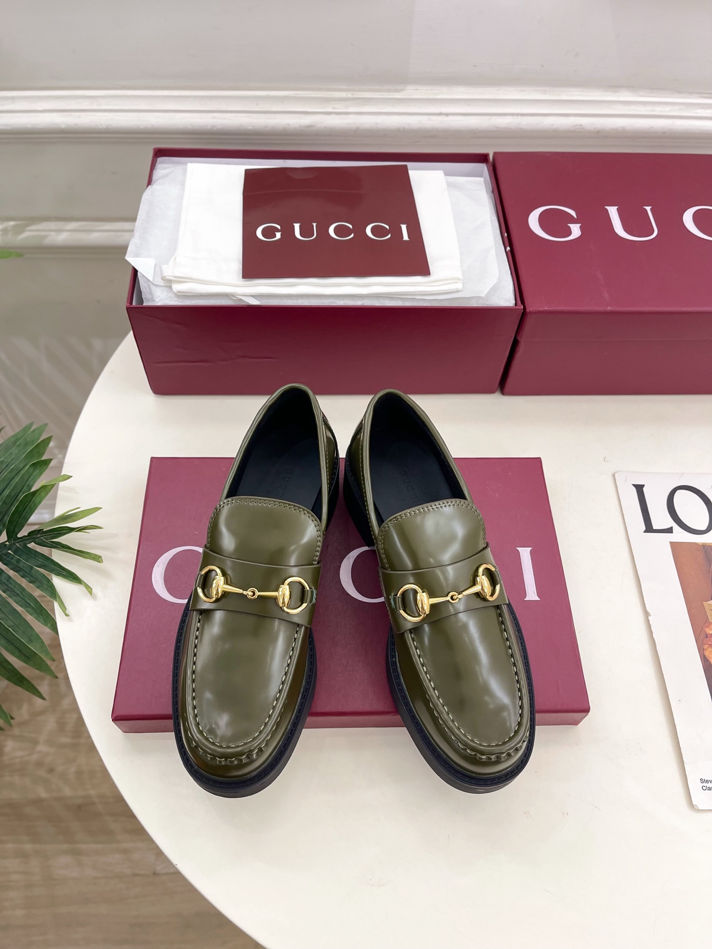 NO:647903,Gucci | Gucci 25 new products for autumn and winter 2025. The main series of classic horsebit thick-soled loafers from G family is finally available. The products are worth looking forward to!  Original classics, new designs, BS purchasing level!  Full of high-end feel!  A favorite among bloggers at home and abroad, it is retro and fashionable, easy to wear and looks great on your feet!  Official website mainly recommends, new colors are constantly updated ━━━━━ t ━━━━━ Original specific open-edge beaded cowhide for the upper. Lining: imported sheepskin lining. Original molded custom anti-slip outsole. Heel height 4cm. Shoe size:  35-39 (40.41.42 can be customized), boots loafers, gucci, gucci, gucci, loafers, boots, cowhide, sheepskin19860909Gucci | 古驰25 2025秋冬新品 G家经典马衔扣厚底乐福鞋 主打系列终于面世,狠货值得期待！原有的经典 创造新设计  BS代购级别！高级感十足！国内外博主刷爆的一款,复古又时髦 穿搭简便 上脚美炸了！官网主推,新色持续更新 ━━━━━ t ━━━━━ 鞋面原版特定开边珠牛皮  内里: 进口羊皮里 大底原版开模定制防滑大底 跟高4cm 鞋码: 35-39（40.41.42可定做）,靴子乐福鞋,gucci,gucci,gucci,loafers,boots,cowhide,sheepskin,Women's Shoes