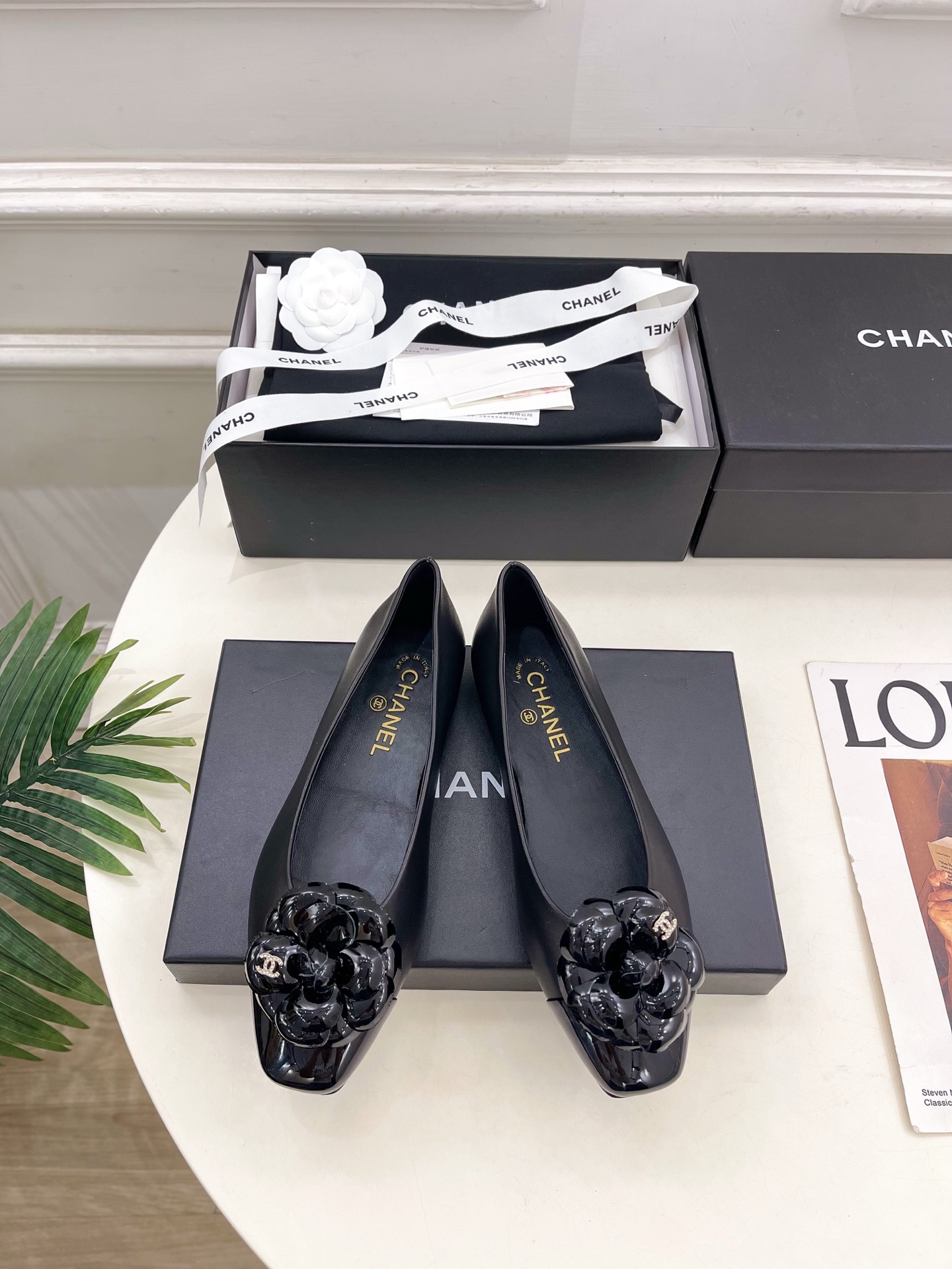 NO:648681,| Xiaoxiang 26 2026 Spring and Summer New Products Xiaoxiang Double C Camellia Flat Ballet Shoes are new in the series. The absolute best in the BS fashion circle. The matching will interpret the meticulous, minimalist and classic elements that will never fade away. It will show a unique dressing style that is too beautiful to say. A must-have for summer... ━━━━━ t ━━━━━  Upper original high-customized sheepskin/open edge beads, lining imported mixed sheepskin lining, outsole original Italian leather outsole, high flat heel, shoe size: 35-39 (40.41 customized, non-returnable), single shoes, sheepskin, Leather soles19860909| 小香 26 2026春夏新品 小香双C山茶花平底芭蕾鞋 系列上新 BS时尚圈的绝绝子 搭配将演绎着细致 极简 永不褪去的经典元素 展现与众不同的穿搭风格美到无话可说 夏季必入款…… ━━━━━ t ━━━━━  鞋面原版高定制羊皮/开边珠 内里进口混种羊皮里 大底原版意大利真皮大底 跟高平底 鞋码: 35-39（40.41定制不退换）,单鞋,sheepskin,Leather soles,Women's Shoes