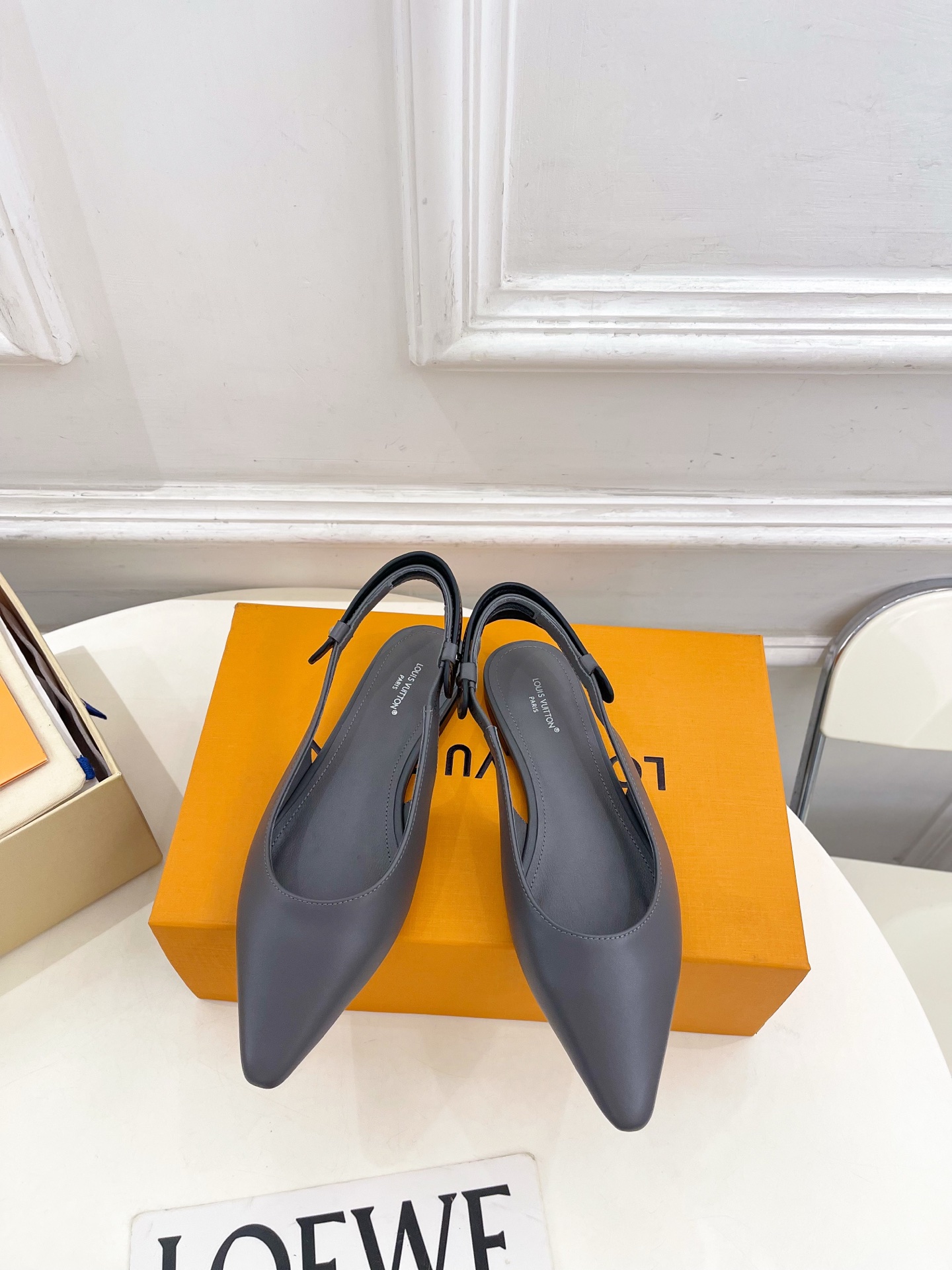 NO:648675,LV | Louis Vuitton 25 2025 autumn and winter new products top version, the counter features the latest LEGACY kitten heel slingback high heels, new hard goods, BS purchasing level!  Full of high-end feel!  A popular model among bloggers at home and abroad, it is retro, fashionable and looks great on your feet!  The official website's main recommendation★ ━━━━━t ━━━━━ Upper original specific calfskin lining: imported water-dyed sheepskin lining outsole original Italian leather outsole heel height 1cm/5.5cm/9cm shoe size: 35-39 (40.41.42 customization is not returnable), high-heeled sandals, louis  vuitton,louis vuitton,sandals,high heels,cowhide,sheepskin,Leather soles19860909LV | 路易威登 25 2025秋冬新品顶级版本 专柜主打最新款 LEGACY 小猫跟露跟高跟鞋 硬货上新 BS代购级别！高级感十足！国内外博主刷爆的一款,复古又时髦上脚美炸了！官网主推款★ ━━━━━ t ━━━━━ 鞋面原版特定小牛皮  内里: 进口水染羊皮里 大底原版意大利真皮大底 跟高1cm/5.5cm/9cm 鞋码: 35-39（40.41.42定制不退换）,高跟鞋凉鞋,louis vuitton,louis vuitton,sandals,high heels,cowhide,sheepskin,Leather soles,Women's Shoes