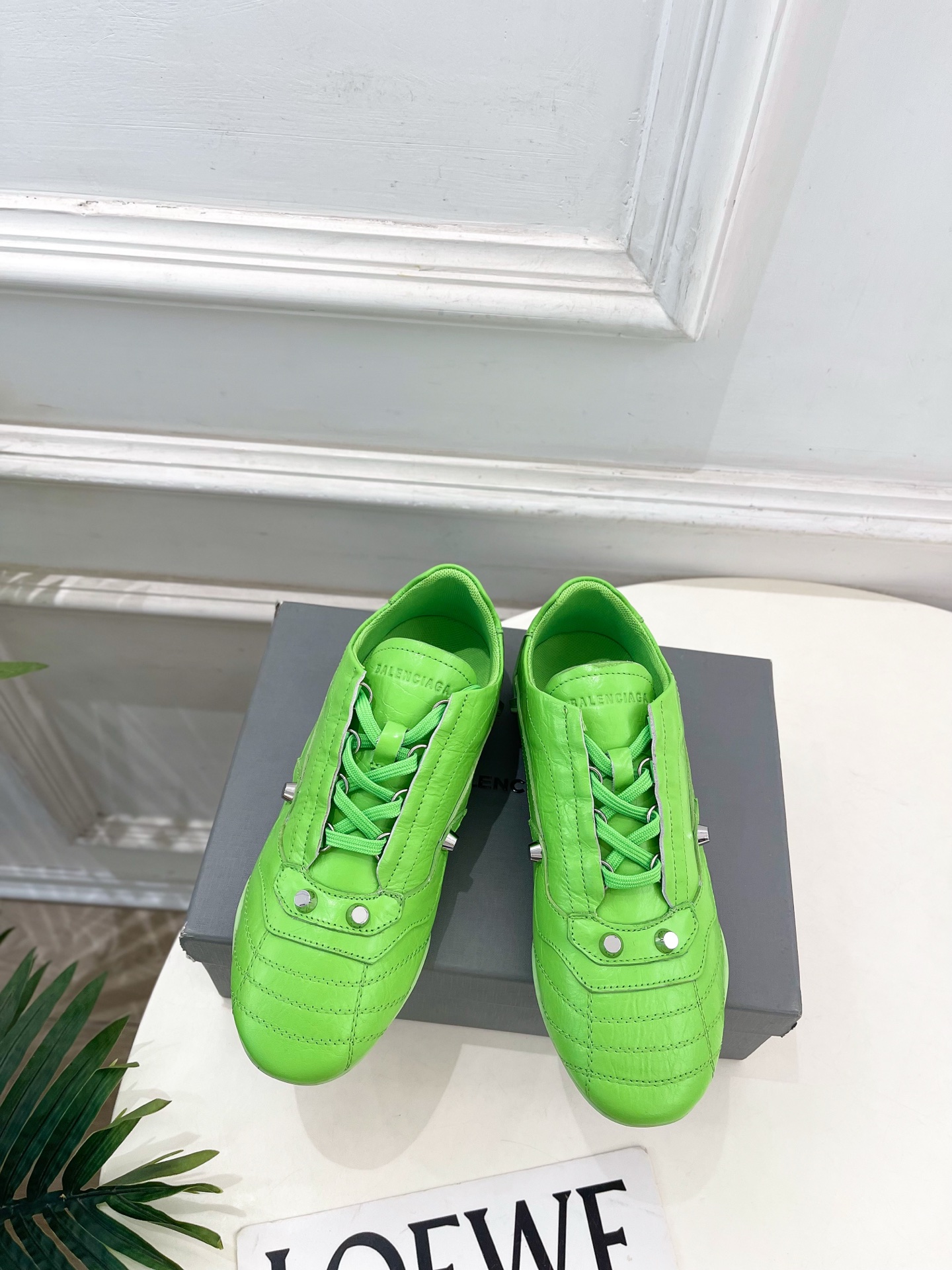 NO:649746,Balenciaga | Balenciaga 26 2026 spring and summer new products CITY series retro rivet moral training sneakers. BS is super popular. It is a big show model for celebrities and Internet celebrities. It is full of relaxation, elegant, advanced and cute. The calfskin combination and the classic double logo are full of retro feeling. It is the most versatile one for girls this year. The fabric is original specific oil-waxed cowhide. The inside is imported breathable mesh. The sole is original molded and customized anti-slip outsole. High heel flat size: Female 35-39 (40.41 customized, non-refundable) Male 40-44 (39.45 customized, non-refundable) Men's 10, casual shoes/sports shoes, balenciaga, balenciaga, sneakers, cowhide19860909Balenciaga | 巴黎世家 26  2026春夏新品 CITY系列复古鉚钉德训运动鞋 BS超火爆 众明星网红潮人大秀款 松驰感满满 秀气高级又可爱 小牛皮配搭和经典双logo满满的复古感又是最最最百搭的 今年女孩必入的一款 面料原版特定油蜡牛皮 内里进口透气网 鞋底原版开模定制防滑大底 跟高平底 码数:女35-39（40.41定制不退换） 男40-44（39.45定制不退换）  男款10,休闲鞋/运动鞋,balenciaga,balenciaga,sneakers,cowhide,Women's Shoes