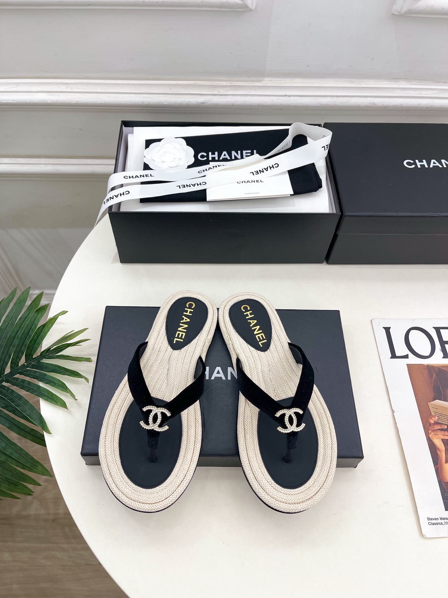 NO:651910,| Xiaoxiang 26 2026 Early Spring New Products Counter Classic Xiaoxiang Double C Hemp Rope Sole Flip-Flops New Series A must-have in the BS fashion circle. The combination will interpret meticulous, minimalist and classic elements that will never fade away. It will show a unique dressing style that is too beautiful to say. A must-have item for summer... ━━━━━ t ━━━━━  Original high-customized lambskin upper, imported hybrid sheepskin lining, original imported genuine leather outsole, shoe size: 35-39 (40.41 customized, non-refundable), split-toe shoes, slippers, sheepskin, Leather soles19860909| 小香 26 2026早春新品 专柜经典款 小香双C麻绳底夹脚人字拖鞋 系列上新 BS时尚圈的绝绝子 搭配将演绎着细致 极简 永不褪去的经典元素 展现与众不同的穿搭风格美到无话可说 夏季必入款…… ━━━━━ t ━━━━━ 鞋面原版高定制小羊皮  内里进口混种羊皮里  大底原版进口真皮大底 鞋码: 35-39（40.41定制不退换）,分趾鞋,slippers,sheepskin,Leather soles,Women's Shoes