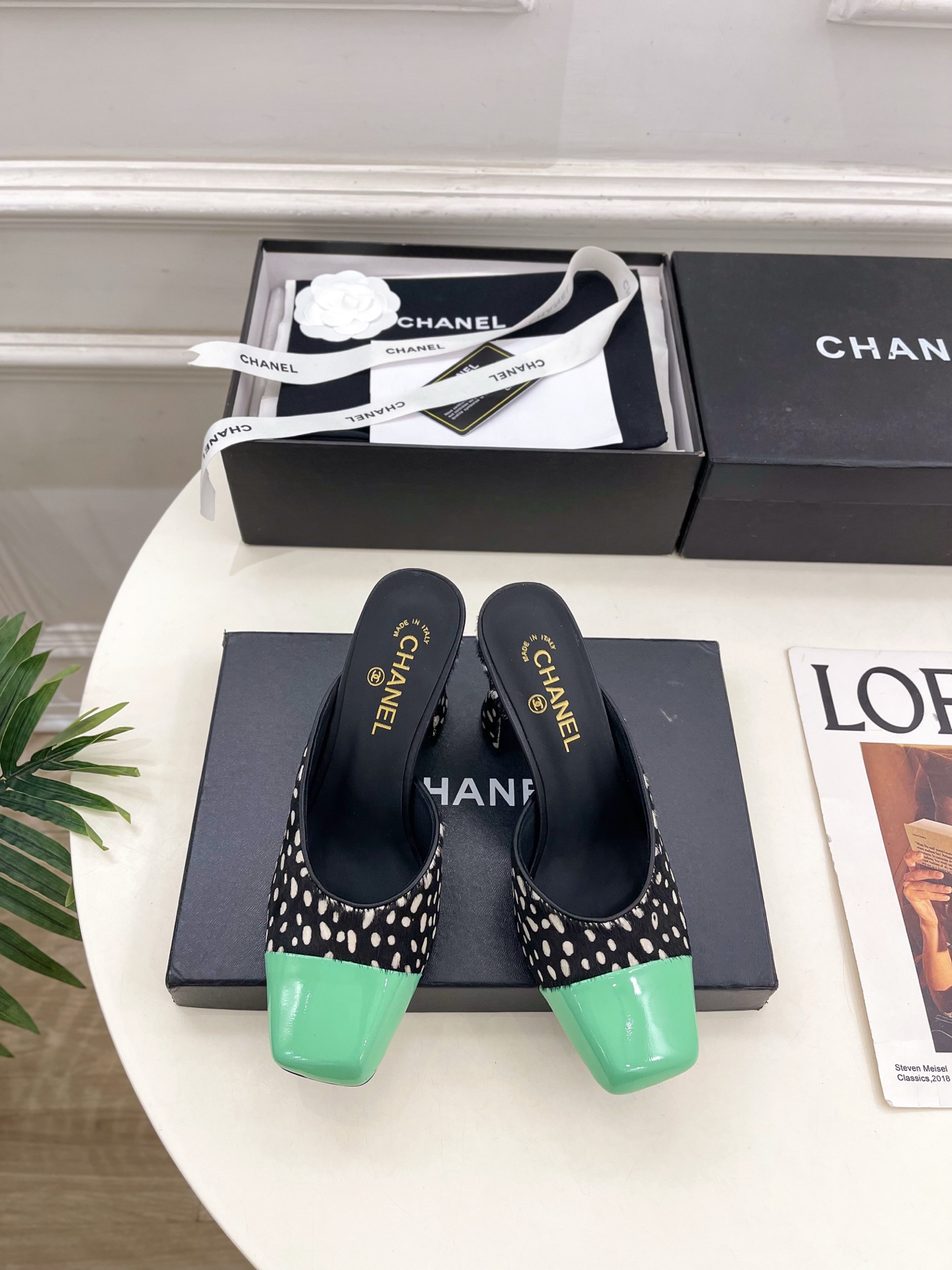 NO:668614,| Xiaoxiang 25 new autumn and winter products, classic catwalk models in the counter, Xiaoxiang double C square toe color-blocked high-heeled shoes are new in the series. The absolute best in the BS fashion circle. The matching will interpret the meticulous, minimalist and never-fading classic elements, showing a unique dressing style that is too beautiful to say. A must-have item for summer... ━━━━━ t ━━━━━  Original high-customized sheepskin/leopard print upper, imported silk sheepskin lining, outsole, original Italian leather outsole, heel height 8.5cm, shoe size: 35-39 (40.41 customized, non-refundable) Leather surface, leopard print, high heels, sandals, high heels, sheepskin, Leather soles19860909| 小香 25  秋冬新品 专柜经典走秀款 小香双C方头拼色高跟单鞋 系列上新 BS时尚圈的绝绝子 搭配将演绎着细致 极简 永不褪去的经典元素 展现与众不同的穿搭风格美到无话可说 夏季必入款…… ━━━━━ t ━━━━━ 鞋面原版高定制羊皮/豹纹  内里进口丝绸羊皮里 大底原版意大利真皮大底 跟高8.5cm 鞋码: 35-39（40.41定制不退换）  皮面 豹纹,高跟鞋凉鞋,sandals,high heels,sheepskin,Leather soles,Women's Shoes