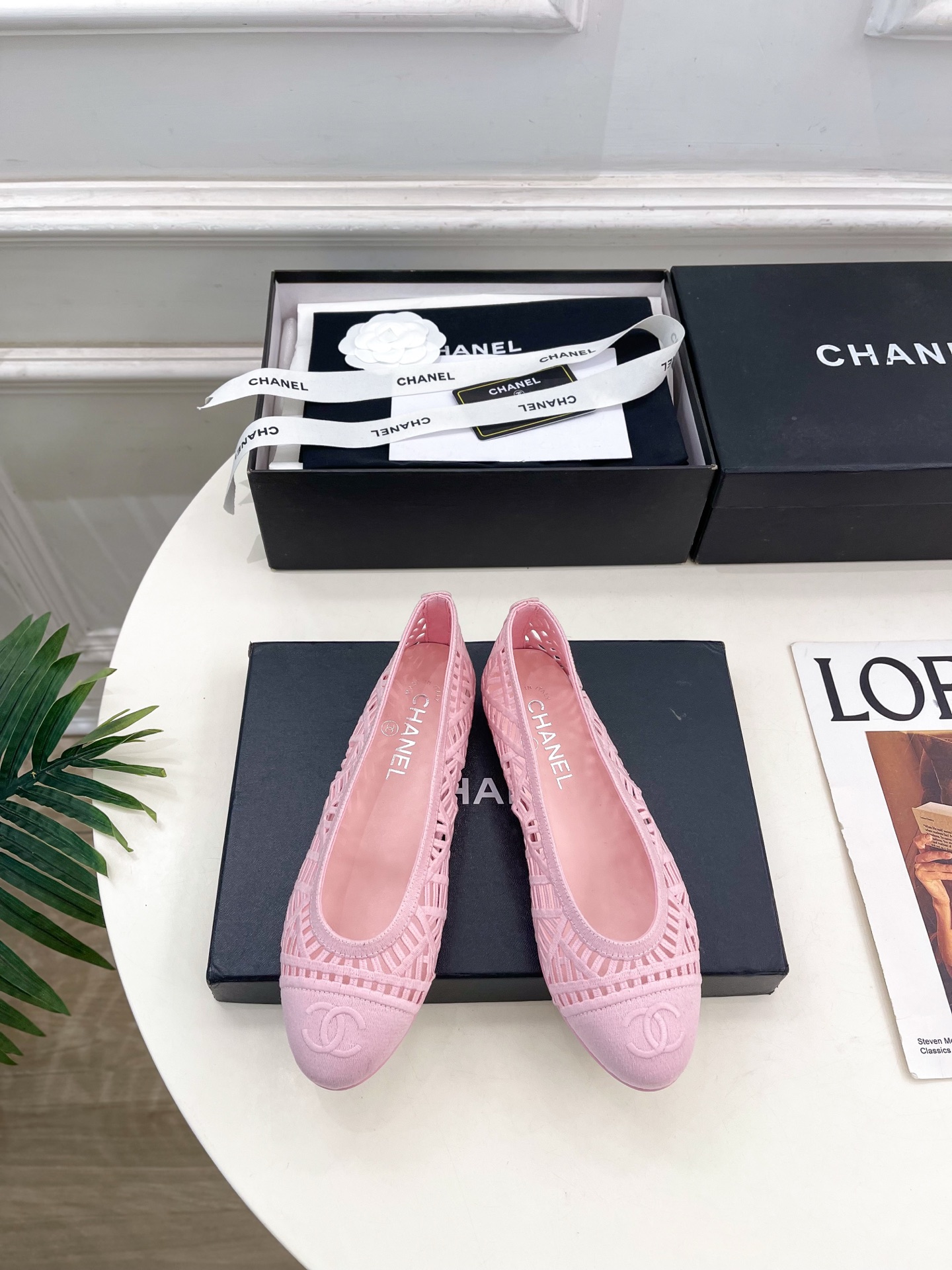 NO:668573,| Xiaoxiang 26 2026 Spring and Summer New Products Xiaoxiang Double C Woven Hollow Ballet Shoes are new in the series. They are a masterpiece in the BS fashion circle. The combination will interpret the meticulous, minimalist and classic elements that will never fade away. It will show a unique dressing style that is too beautiful to say. A must-have item for summer... ━━━━━ t ━━━━━ The original high-customized knitted surface of the shoe upper  Lining imported sheepskin, outsole original imported genuine leather outsole, high flat heel, shoe size: 35-39 (40.41 customized, non-returnable), ballet shoes, sheepskin, Leather soles19860909| 小香 26  2026春夏新品 小香双C编织镂空芭蕾舞鞋 系列上新  BS时尚圈的绝绝子 搭配将演绎着细致 极简 永不褪去的经典元素 展现与众不同的穿搭风格美到无话可说 夏季必入款…… ━━━━━ t ━━━━━ 鞋面原版高定制针织面 内里进口羊皮里 大底原版进口真皮大底 跟高平底  鞋码: 35-39（40.41定制不退换）,芭蕾舞鞋,sheepskin,Leather soles,Women's Shoes