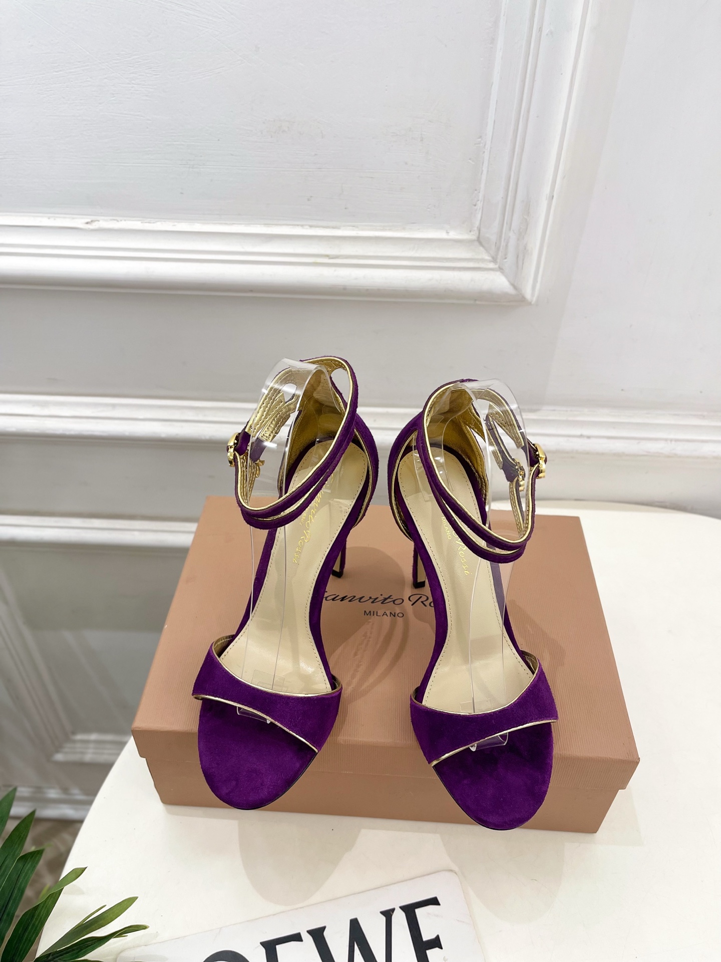 NO:668812,Gianvito Rossi｜Gianvito Rossi 26 2026 spring and summer new arrival GR one-line buckle high-heeled sandals hot new arrival!  This shoe is definitely a dark horse. It has great looks and is popular among internet celebrity bloggers. It makes the goddesses swoon. Top-notch craftsmanship creates exquisite quality. It is unbeatable and comfortable. It is definitely a love-at-first-sight style!  BS is fashionable and versatile, a must-have for everyone!  The fabric is original and customized sheepskin, the lining is mixed sheepskin, the sole is genuine leather imported from Italy, the heel height is 10cm, Size35-39 (40.41. Customization is non-refundable), high-heeled sandals, sandals, high heels, sheepskin, sheep, Leather soles19860909Gianvito Rossi｜吉安维托·罗西 26 2026春夏新品 GR一字带搭扣高跟凉鞋 火爆上新！ 这鞋绝对是黑马选手 颜值超高 网红博主火爆追捧 特让女神们心动 顶级工艺打造精品质感 无敌舒适 绝对是一见钟情款！BS时尚百搭,人手必备！ 面料原版定制羊猄 内里混种羊皮里 鞋底意大利进口真皮大底 跟高10cm Size35-39（40.41.定制不退换）,高跟鞋凉鞋,sandals,high heels,sheepskin,sheep,Leather soles,Women's Shoes