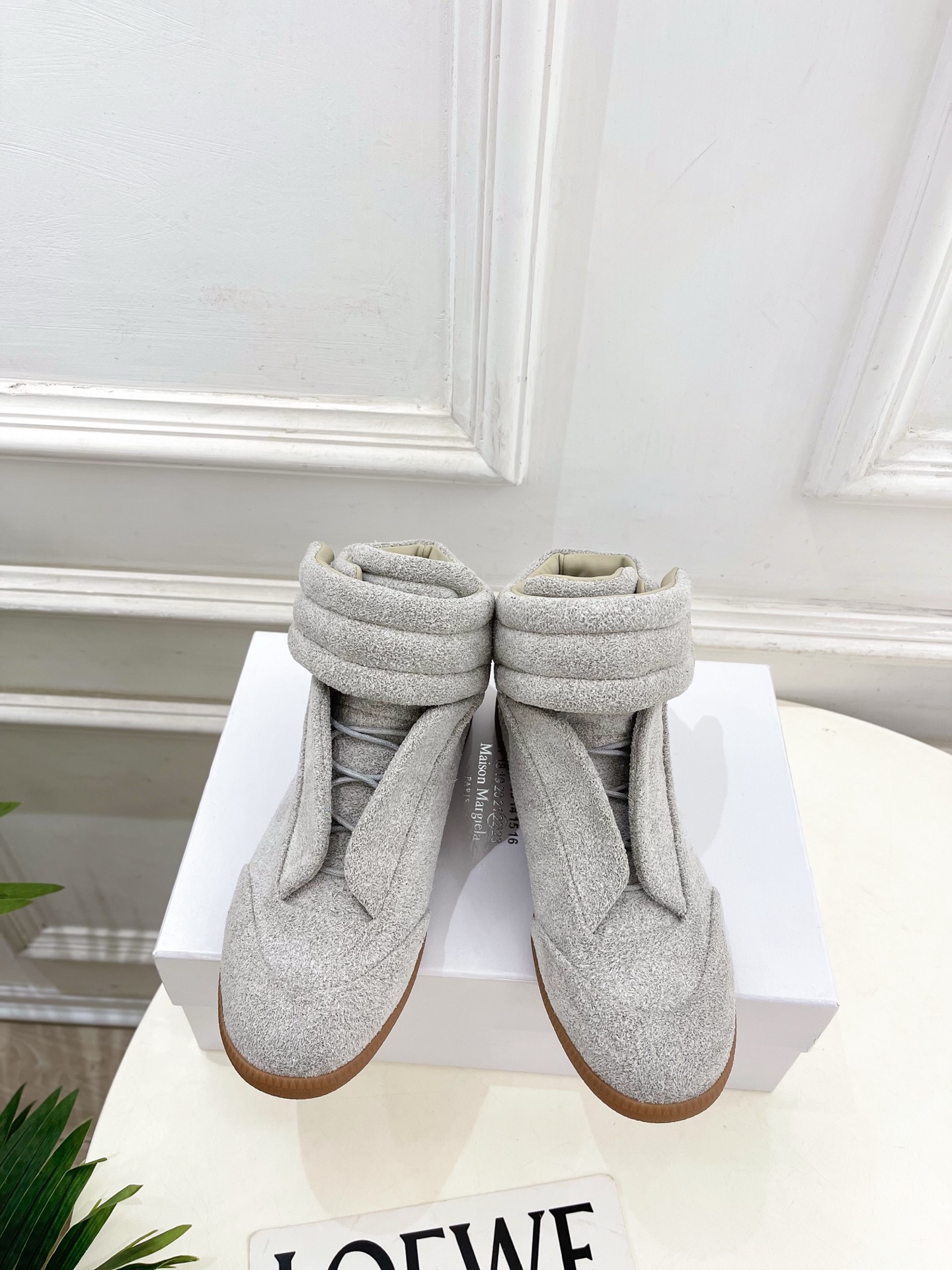 NO:681971,Maison Margiela · Margiela 26 2026ss new spring and summer products Margiela Future Sneaker high-top Velcro casual sports shoes—————————— MM6 is the most popular genius designer brand in the past two years. Its simple design and luxurious texture will make you put it down. If you don’t want to hit the streets, you can check out this brand. It is relatively niche but is so easy to match. You can see this brand everywhere on Instagram and Xiaohongshu!  BS original one-to-one customization, original custom-made cowhide leather/custom fabric for the upper, imported cowhide lining for the lining, original open-molded beef tendon non-slip outsole, size men's size 39-44 (45.46 customized, non-refundable), smooth, two-color bottom (note 47-50 custom code 50), casual shoes/sports shoes, masion margiela, masion margiela, sneakers, cowhide19860909Maison Margiela· 马吉拉 26 2026ss 春夏新品 马吉拉Future Sneaker高帮魔术贴休闲运动鞋————————— MM6作为这两年最受欢迎的鬼才设计师品牌,设计简单、奢华的质感让你爱不释手 不想满大街撞款的可以看看这个品牌,比较小众却又是那么好搭配,ins、小红书随处可见这个品牌的身影 ！BS原版一比一定制 鞋面原版定制牛皮/定制面料 内里进口牛皮里 大底原版开模牛筋防滑大底 码数男款39-44（45.46定制不退换）  光面、双色底 （注47-50定制码50）,休闲鞋/运动鞋,masion margiela,masion margiela,sneakers,cowhide,Women's Shoes