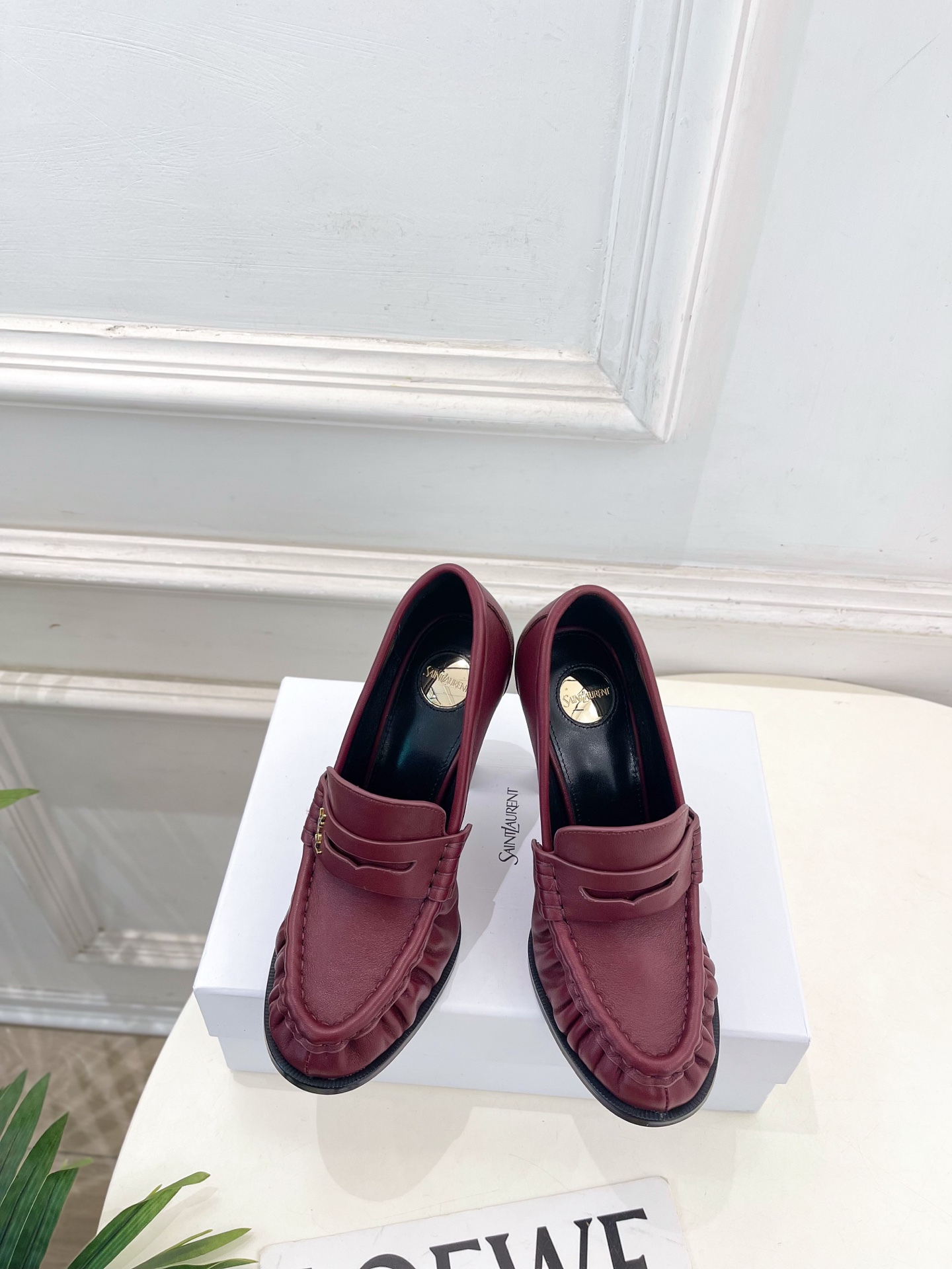 NO:696027,SAIN*LAURENT 26 2026 early spring new product LE LOAFER pleated cowhide high-heeled loafers, new small leather shoes —————————————— The top version of YSL’s super beautiful model is first released in a new interpretation!  Minimalist style, super flattering leg design, BS retro fashion style, looks good with any combination!  Highly customized upper, imported mercerized sheepskin/cowhide/eel skin, imported goatskin lining, outsole, genuine Italian leather, heel height 10.5cm, size 35-39 (40.41 can be customized), price, loafers, high heels, saint laurent, saint laurent, saint laurent, loafers, high heels, cowhide, sheepskin, sheep, Leather soles19860909SAIN*LAURENT 圣罗兰 26 2026早春新品LE LOAFER褶皱牛皮高跟乐福鞋 小皮鞋上新 —————————————— 顶级版YSL超美的一款 以全新的诠释方式首发！极简主义风格 设计超级修饰腿型 BS复古时髦风格随意搭配都好看！ 鞋面高定制进口丝光羊猄/牛皮/鳗鱼皮 内里进口山羊皮里 大底意大利真皮大底 跟高10.5cm 码数35-39（40.41可定做） 价格,乐福鞋高跟鞋,saint laurent,saint laurent,saint laurent,loafers,high heels,cowhide,sheepskin,sheep,Leather soles,Women's Shoes