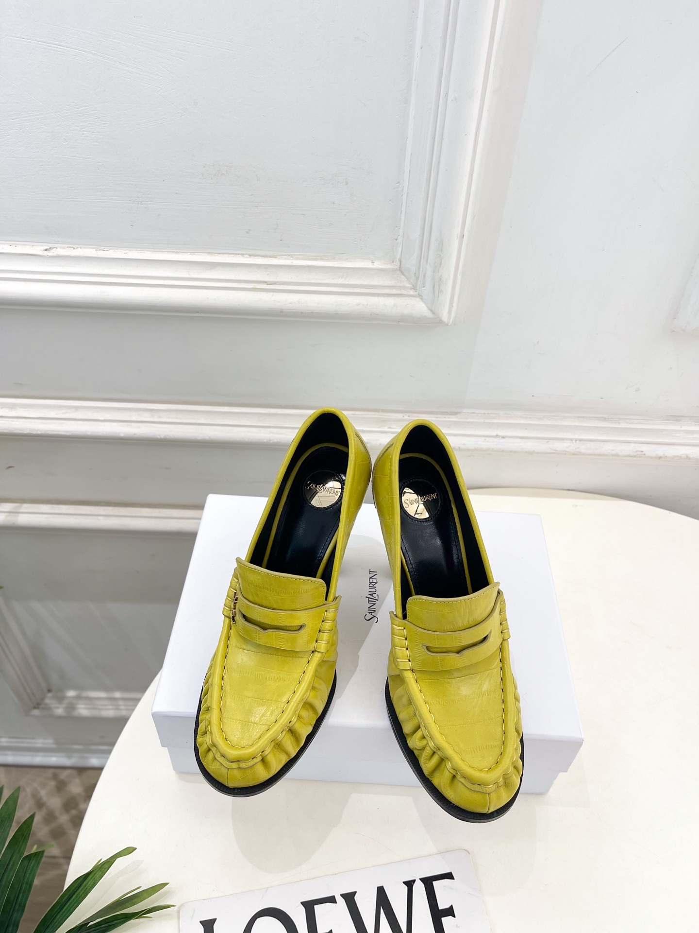 NO:696038,SAIN*LAURENT 26 2026 early spring new product LE LOAFER pleated eel leather high-heeled loafers, new small leather shoes —————————————— The top version of YSL’s super beautiful model is first released in a new interpretation!  Minimalist style, super flattering leg design, BS retro fashion style, looks good with any combination!  Highly customized upper, imported mercerized sheepskin/cowhide/eel skin, imported goatskin lining, outsole, genuine Italian leather, heel height 10.5cm, size 35-39 (40.41 can be customized), price, loafers, high heels, saint laurent, saint laurent, saint laurent, loafers, high heels, cowhide, sheepskin, sheep, Leather soles19860909SAIN*LAURENT 圣罗兰 26 2026早春新品LE LOAFER褶皱鳗鱼皮高跟乐福鞋 小皮鞋上新 —————————————— 顶级版YSL超美的一款 以全新的诠释方式首发！极简主义风格 设计超级修饰腿型 BS复古时髦风格随意搭配都好看！ 鞋面高定制进口丝光羊猄/牛皮/鳗鱼皮 内里进口山羊皮里 大底意大利真皮大底 跟高10.5cm 码数35-39（40.41可定做） 价格,乐福鞋高跟鞋,saint laurent,saint laurent,saint laurent,loafers,high heels,cowhide,sheepskin,sheep,Leather soles,Women's Shoes