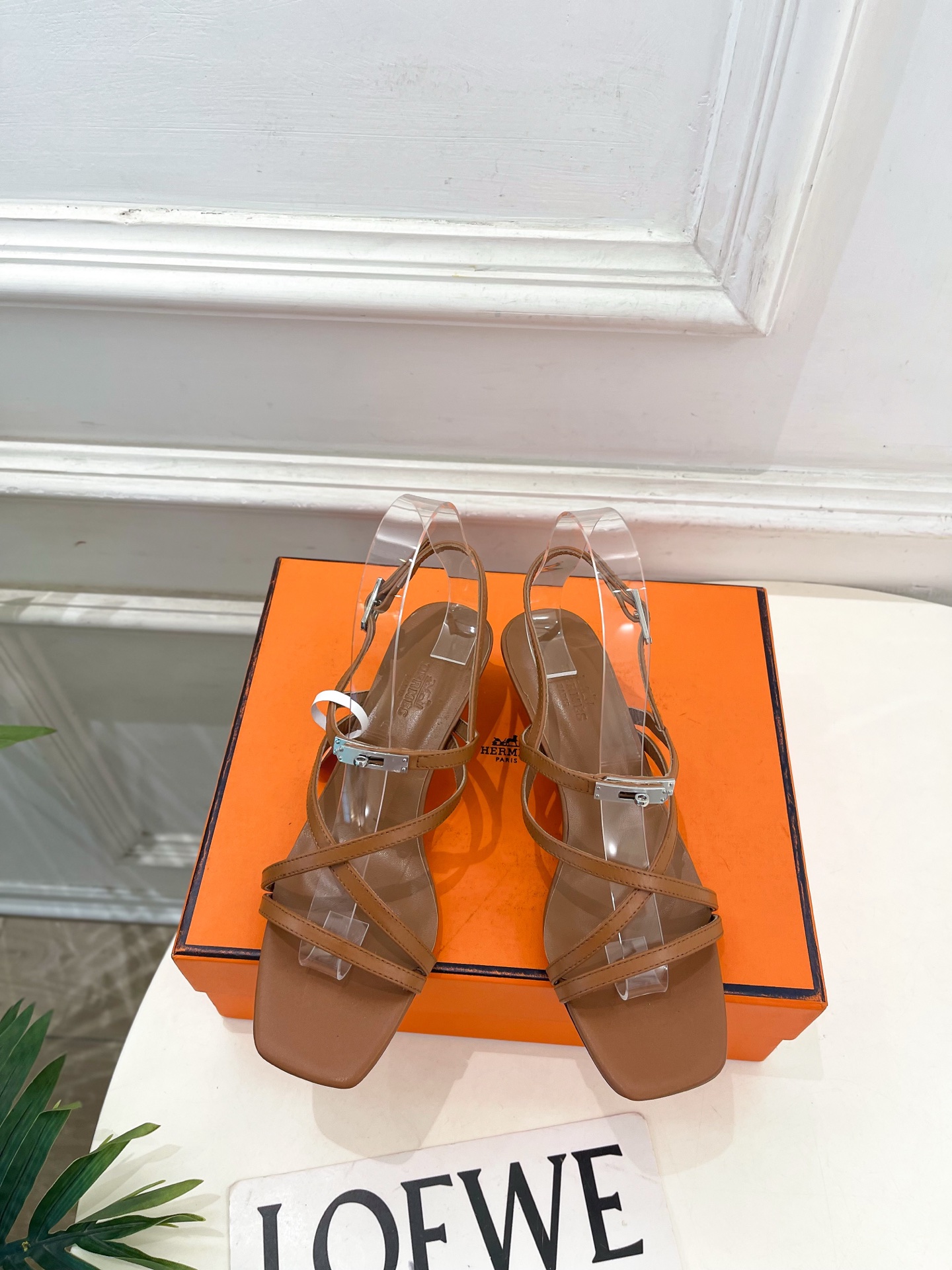 NO:696004,* Hermès 26 2026 spring and summer new products, top version Muse mini classic kelly buckle strap Roman sandals series, original specific leather upper, imported mixed sheepskin lining, original Italian leather outsole, heel height 4.5cm/6.5cm/10.5cm  Shoe size: 35-39 (40.41.42. Customized, non-returnable) (with original airplane box), high heels and sandals, hermes, sandals, high heels, sheepskin, Leather soles19860909* 爱玛仕 26 2026春夏新品 顶级版本 Muse迷你经典kelly扣细带罗马凉鞋 系列 鞋面原版特定皮面  内里进口混种羊皮  大底原版意大利真皮大底 跟高4.5cm/6.5cm/10.5cm 鞋码:35-39（40.41.42.定做不退换）（配原版飞机盒）,高跟鞋凉鞋,hermes,sandals,high heels,sheepskin,Leather soles,Women's Shoes
