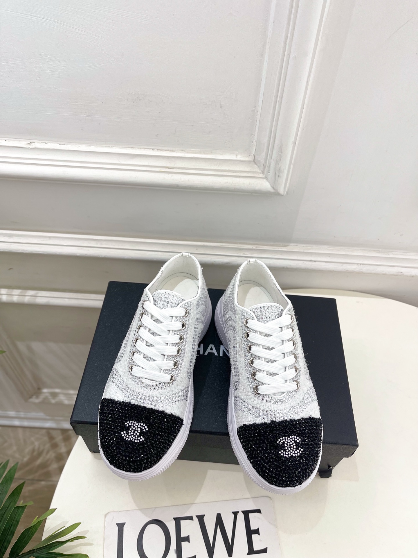 NO:695986,| Xiaoxiang 26 2026 Spring and Summer New Products Counter Classic Xiaoxiang Double C Diamond-faced Casual Sports Shoes are new in the series. The absolute best in the BS fashion circle. The matching will interpret the meticulous, minimalist and never-fading classic elements, showing a unique dressing style that is too beautiful to say. A must-have item for summer... ━━━━━ t ━━━━━  Original high-custom fabric rhinestone upper, imported sheepskin lining, original molded anti-slip outsole, 5cm heel height, shoe size: 35-39 (40.41 customized, non-returnable), casual shoes/sports shoes, sneakers, sheepskin19860909| 小香 26 2026春夏新品 专柜经典款 小香双C钻面休闲运动鞋 系列上新 BS时尚圈的绝绝子 搭配将演绎着细致 极简 永不褪去的经典元素 展现与众不同的穿搭风格美到无话可说 夏季必入款…… ━━━━━ t ━━━━━ 鞋面原版高定制布水钻 内里进口羊皮 大底原版开模防滑大底 跟高5cm 鞋码: 35-39（40.41定制不退换）,休闲鞋/运动鞋,sneakers,sheepskin,Women's Shoes