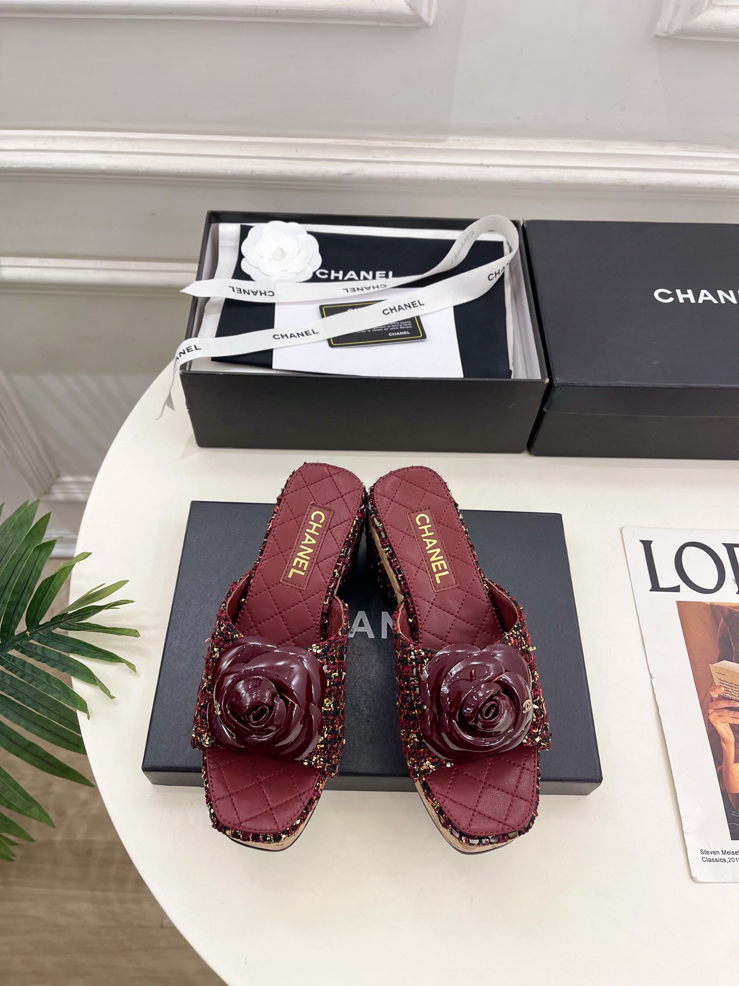 NO:695972,| Xiaoxiang 26 2026 Spring and Summer New Products Xiaoxiang Double C Camellia Waterproof Platform Thick Heel Slippers New Series A must-have in the BS fashion circle. The combination will interpret meticulous, minimalist and classic elements that will never fade away. It will show a unique dressing style that is so beautiful that it is beyond words. A must-have for summer... ━━━━━t ━━━━━ Original high-customized fabric for the upper  Lined with imported mixed sheepskin lining, outsole with original molding and custom-made non-slip outsole, heel height 7cm/front water platform 3.5cm, shoe size: 35-39 (40.41 customized, non-returnable), slippers, slippers, sheepskin19860909| 小香 26 2026春夏新品 小香双C山茶花防水台粗跟拖鞋 系列上新 BS时尚圈的绝绝子 搭配将演绎着细致 极简 永不褪去的经典元素 展现与众不同的穿搭风格美到无话可说 夏季必入款…… ━━━━━ t ━━━━━  鞋面原版高定制面料 内里进口混种羊皮里 大底原版开模定制防滑大底 跟高7cm/前水台3.5cm 鞋码: 35-39（40.41定制不退换）,拖鞋,slippers,sheepskin,Women's Shoes