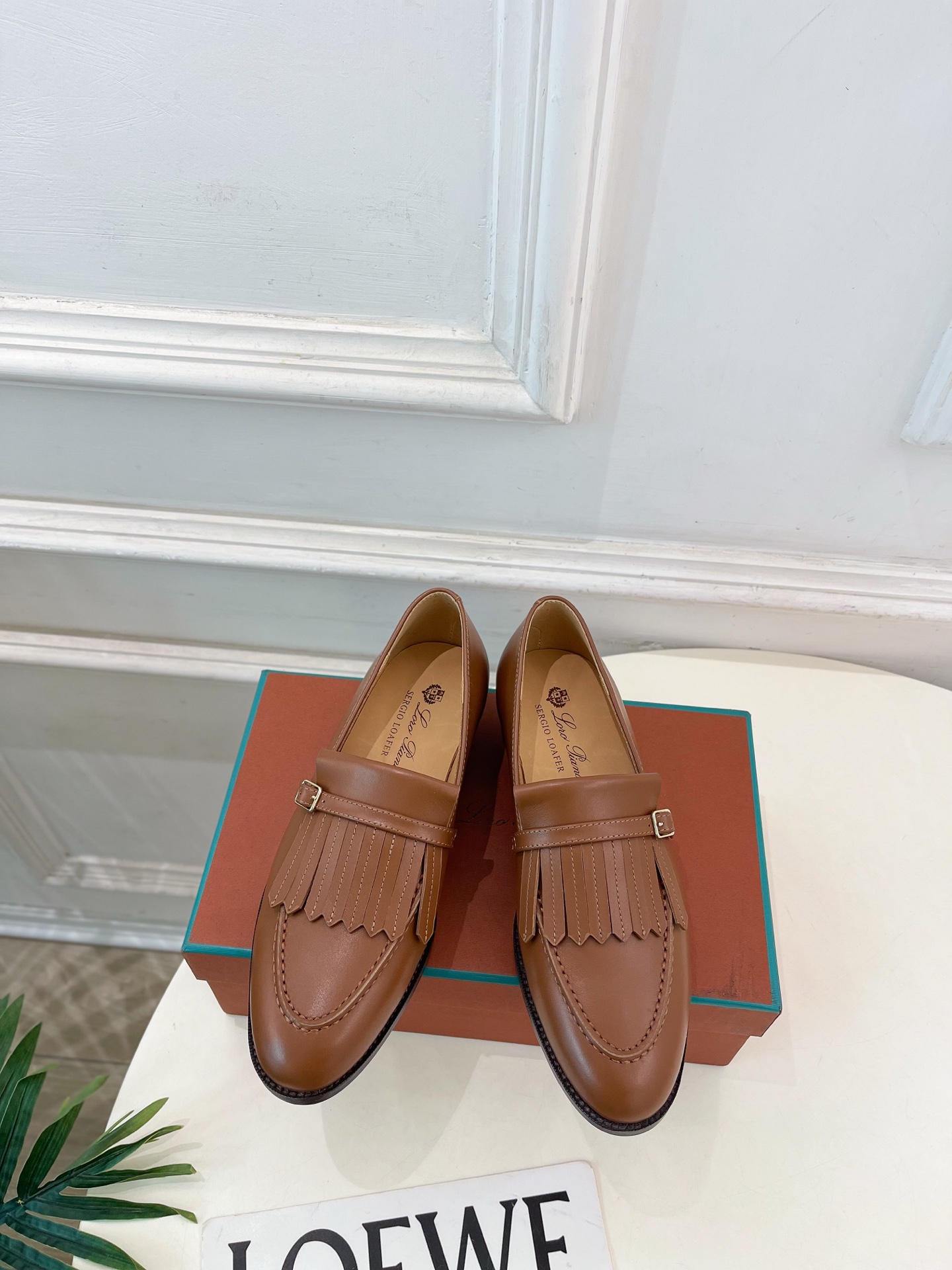 NO:695933,Loro Piana purchasing agent 2026 spring and summer new products retro tassel loafers ————————— LP is Italy’s top luxury brand, low-key luxury, and the designs are all consistent solid colors, simple, clever details, fresh and refined!  If you don’t want to hit the streets, you can check out this brand, Instagram, and Xiaohongshu. You can see this brand everywhere!  BS original one-to-one customization, original specific cowhide upper, imported cowhide lining, original cowhide outsole, heel height 3cm, size 35-39 (40.41 customized, non-returnable), loafers, loro piana, loro piana, loafers, cowhide19860909Loro Piana 乐悠翩雅 代购级别2026春夏新品 复古流苏乐福鞋 ————————— LP是意大利顶级奢侈品牌 低调奢华 设计都是一贯纯色系 简单、细节巧妙、清新脱俗！ 不想满大街撞款的可以看看这个品牌、ins、小红书随处可见这个品牌的身影！BS原版一比一定制 鞋面原版特定牛皮 内里进口牛皮里   大底原版牛皮大底 跟高3cm 码数35-39(40.41定制不退换）,乐福鞋,loro piana,loro piana,loafers,cowhide,Women's Shoes