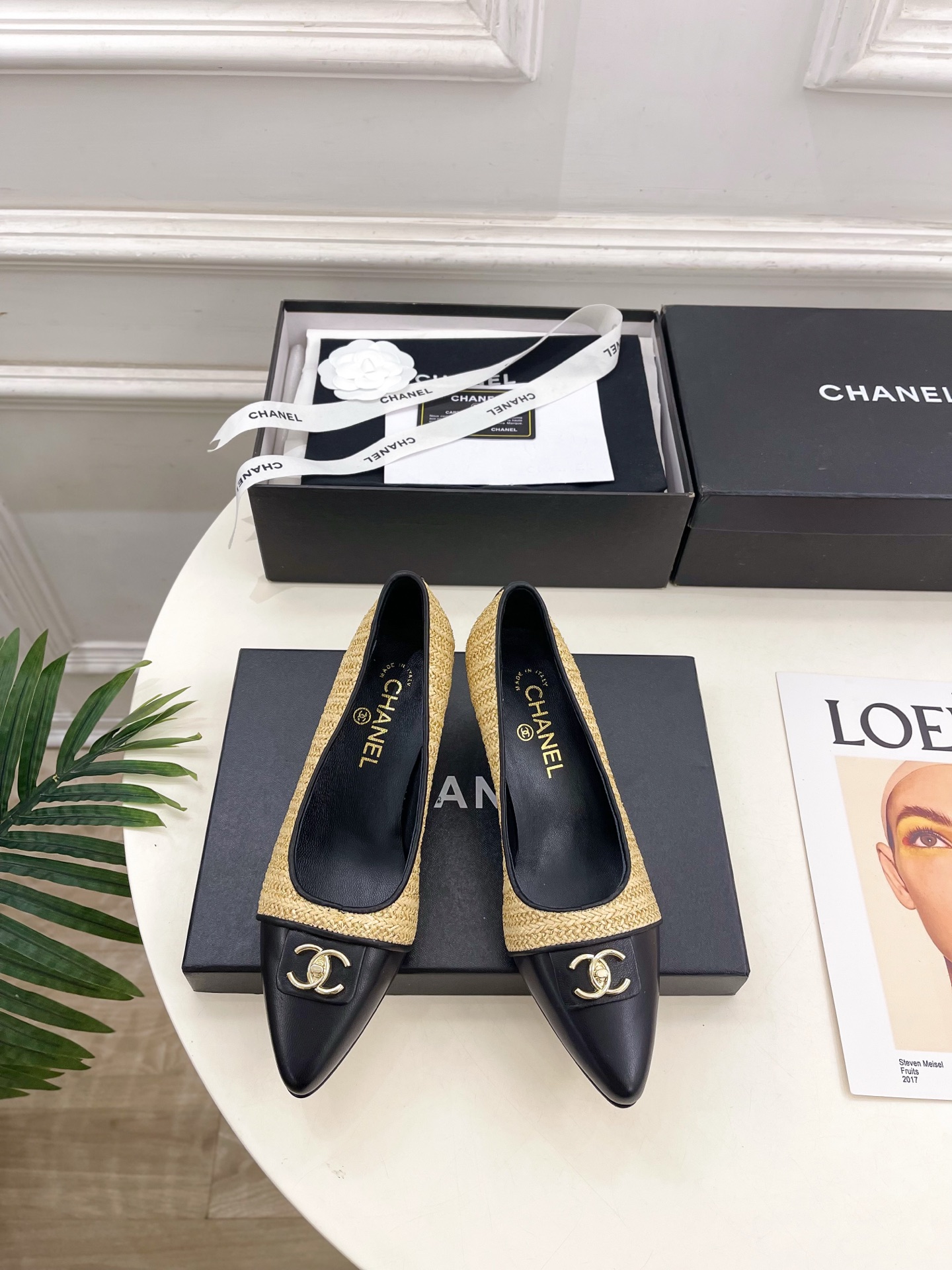 NO:705795,| Xiaoxiang 26 2026 spring and summer new products, classic catwalk models in the counter, Xiaoxiang double C schoolbag buckle color-blocked pointed toe shoes are new in the series. The absolute best in the BS fashion circle. The matching will interpret the meticulous, minimalist and classic elements that will never fade away. It will show a unique dressing style that is too beautiful to say. A must-have for summer... ━━━━━ t  ━━━━━ Highly customized upper with original lambskin special cloth, lining with imported silk sheepskin lining, outsole with original Italian leather outsole, heel height 6cm, shoe size: 35-39 (40.41 customized, non-refundable), sandals, sandals, sheepskin, Leather soles19860909| 小香 26 2026 春夏新品 专柜经典走秀款 小香双C书包扣拼色尖头单鞋 系列上新 BS时尚圈的绝绝子 搭配将演绎着细致 极简 永不褪去的经典元素 展现与众不同的穿搭风格美到无话可说 夏季必入款…… ━━━━━ t ━━━━━ 鞋面高定制原版小羊皮特殊布面 内里进口丝绸羊皮里 大底原版意大利真皮大底 跟高6cm 鞋码: 35-39（40.41定制不退换）,凉鞋,sandals,sheepskin,Leather soles,Women's Shoes