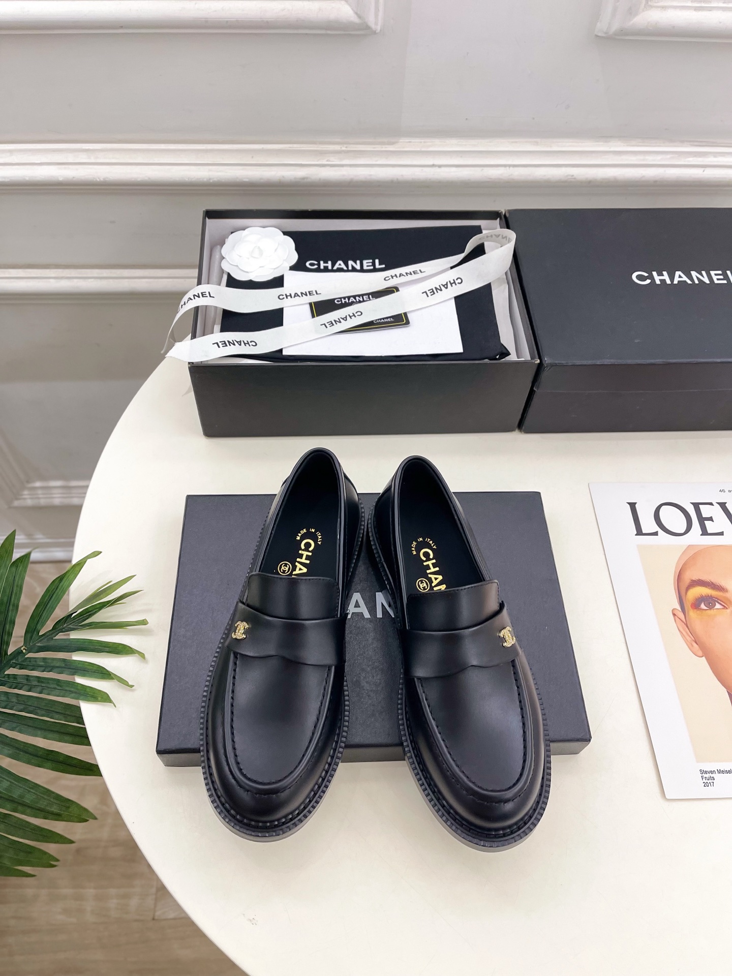 NO:705821,| Xiaoxiang 26 2026 spring and summer new products, classic catwalk models in the counter, Xiaoxiang double C diamond buckle loafers are new in the series. The absolute best in the BS fashion circle. The matching will interpret the meticulous, minimalist and never-fading classic elements, showing a unique dressing style that is too beautiful to say. A must-have style in summer... ━━━━━ t ━━━━━  Highly customized original calfskin upper, imported silk sheepskin lining, original Italian leather outsole, heel height 3cm, shoe size: 35-39 (40.41 customized, non-returnable), loafers, loafers, cowhide, sheepskin, Leather soles19860909| 小香 26 2026 春夏新品 专柜经典走秀款 小香双C钻扣乐福鞋 系列上新 BS时尚圈的绝绝子 搭配将演绎着细致 极简 永不褪去的经典元素 展现与众不同的穿搭风格美到无话可说 夏季必入款…… ━━━━━ t ━━━━━ 鞋面高定制原版小牛皮 内里进口丝绸羊皮里 大底原版意大利真皮大底 跟高3cm 鞋码: 35-39（40.41定制不退换）,乐福鞋,loafers,cowhide,sheepskin,Leather soles,Women's Shoes